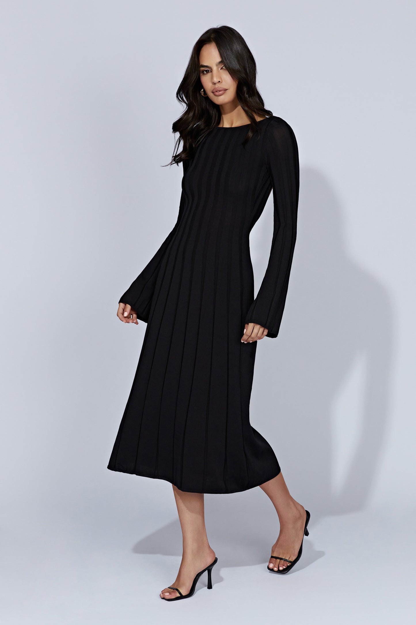 Vestido Midi de Punto con Mangas Flare de Enebro - Negro