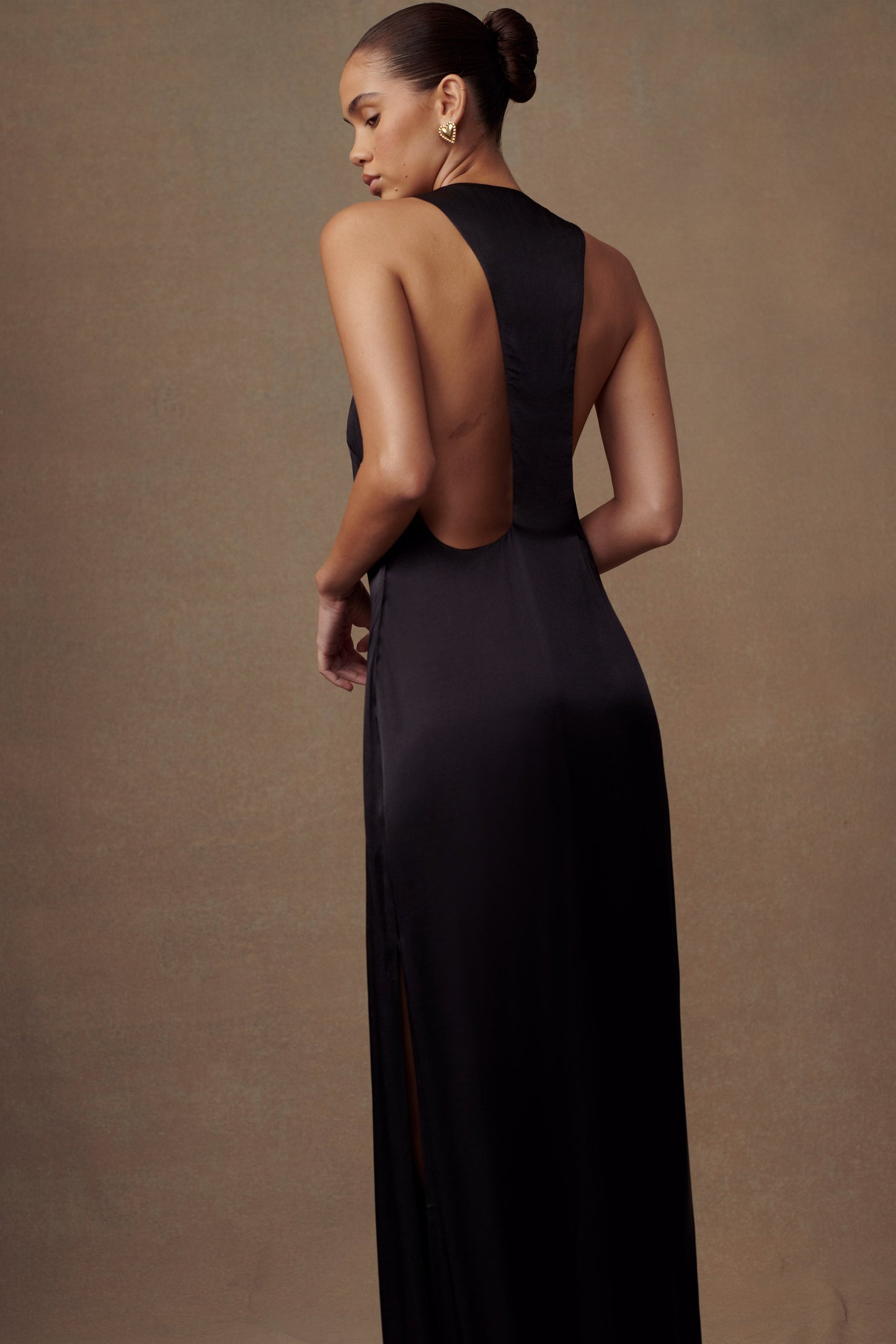 Vestido maxi con espalda alzada Jacquelyn - Negro