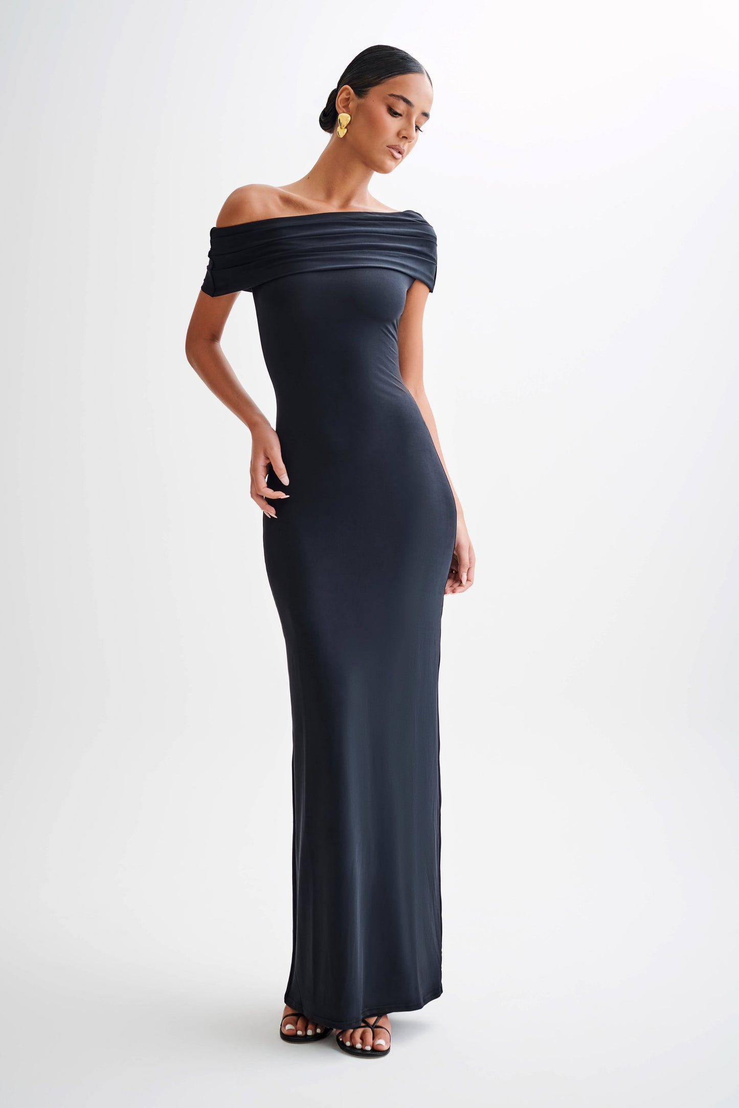 Vestido largo ajustado sin hombros Cassandra - Negro