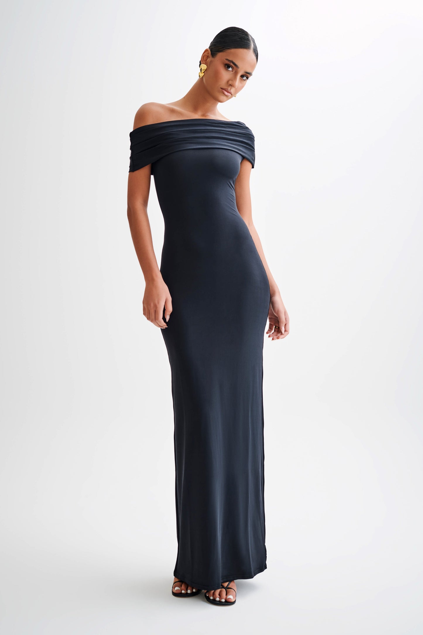 Vestido largo ajustado sin hombros Cassandra - Negro