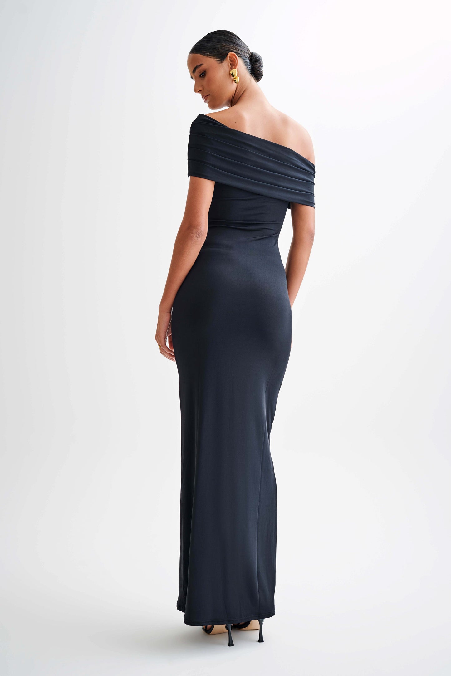 Vestido largo ajustado sin hombros Cassandra - Negro