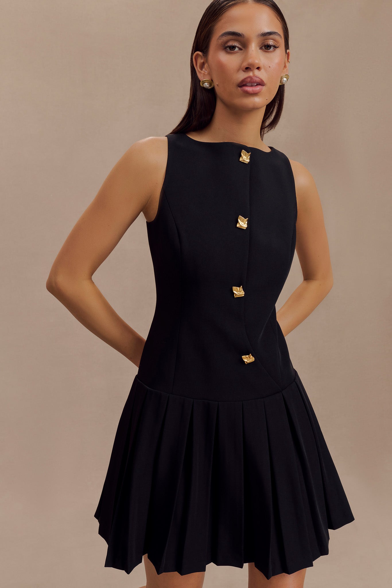 Vestido mini plisado sin mangas Mackenzie - Negro