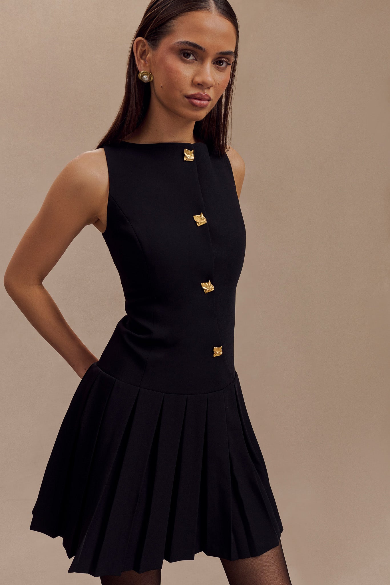 Vestido mini plisado sin mangas Mackenzie - Negro