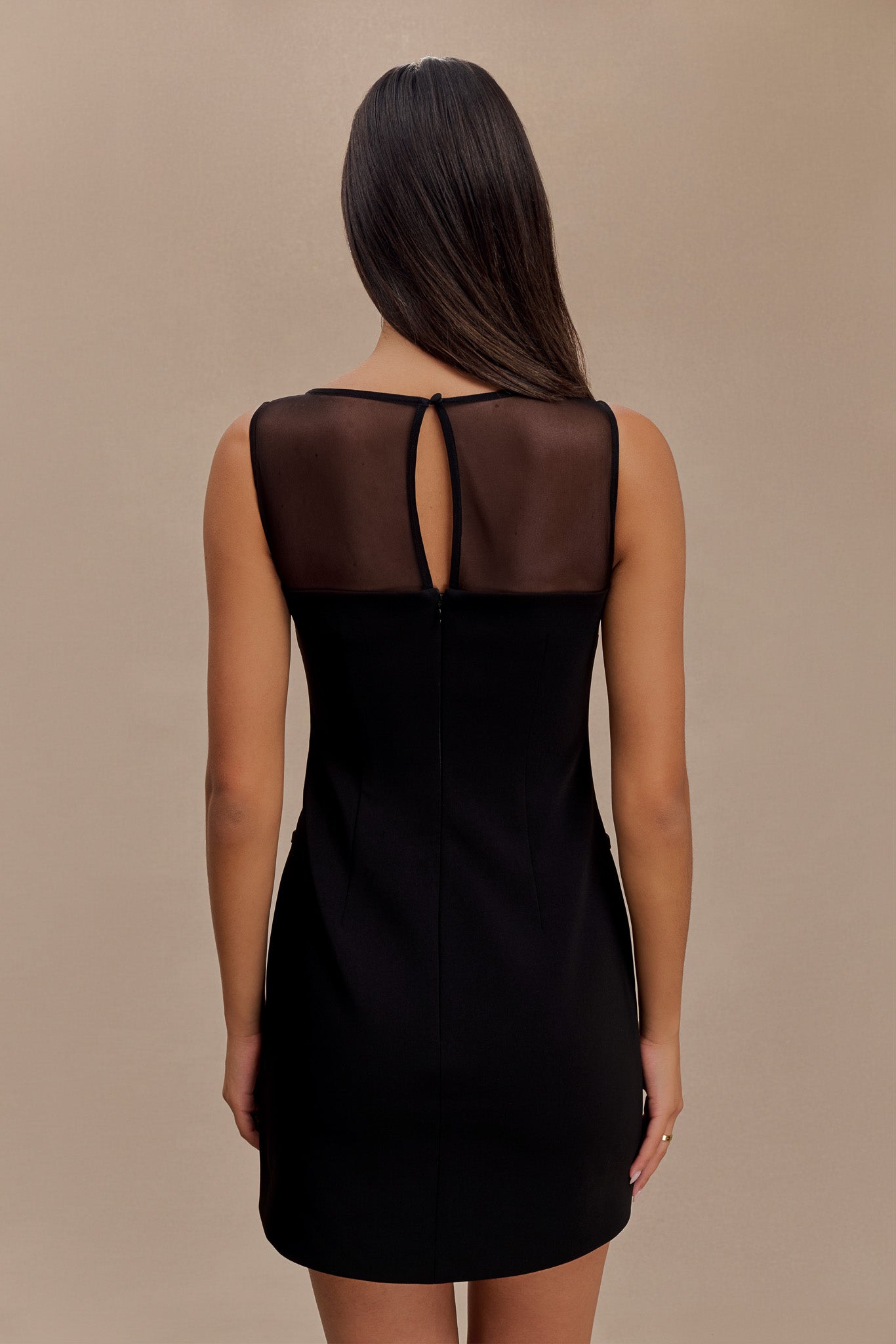 Vestido mini con cinturón de Sute de Posie - Negro