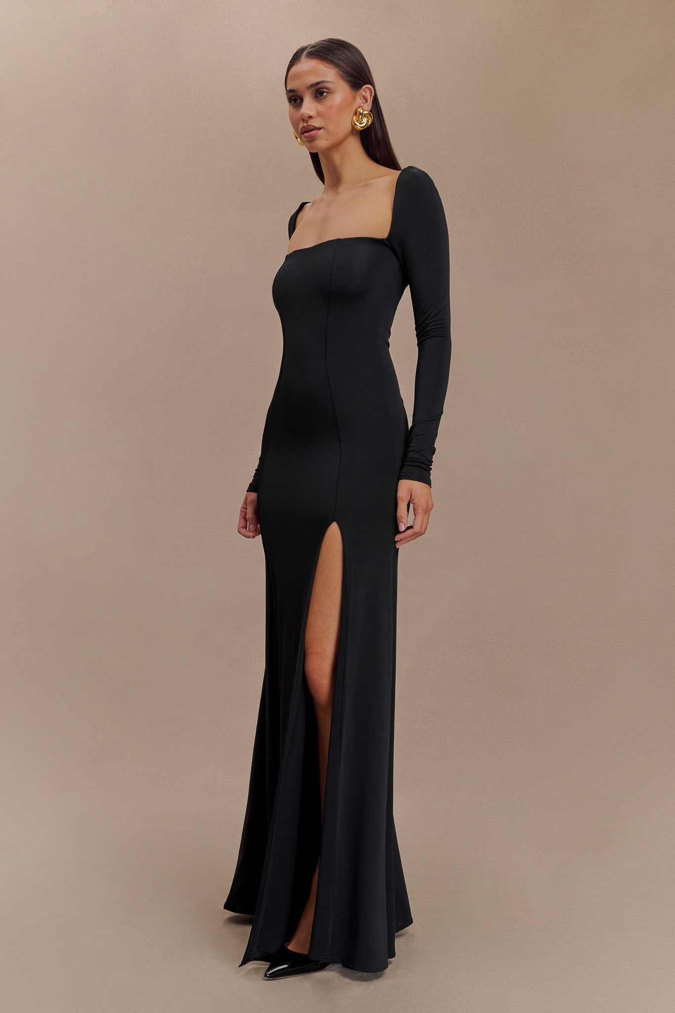Vestido maxi de manga larga Desirie Slinky con abertura - Negro