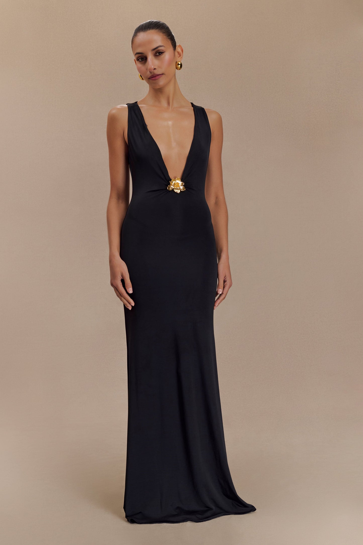 Vestido Maxi Beck Plunge con hardware floral - Negro