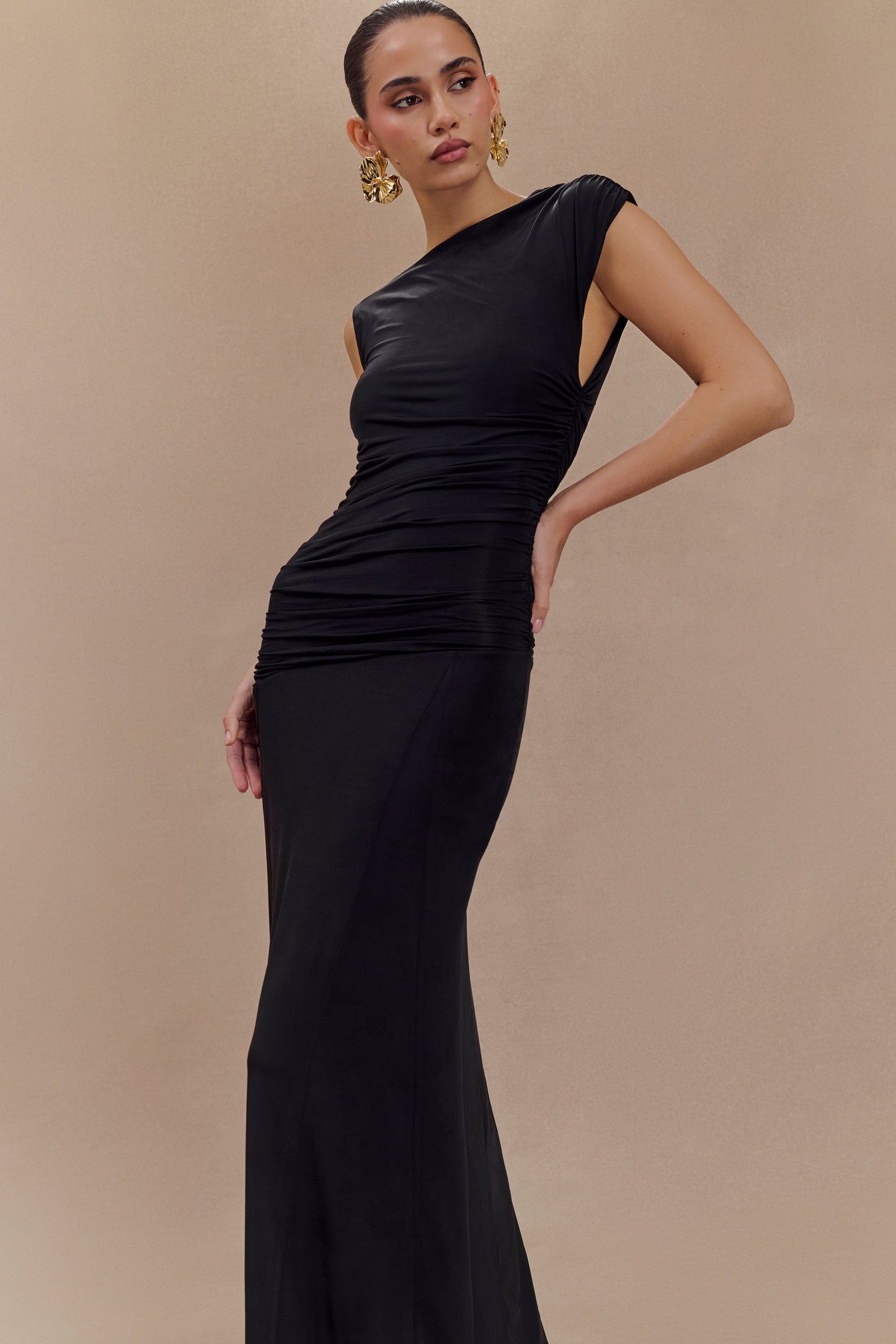 Vestido midi asimétrico Navanna Slinky - Negro