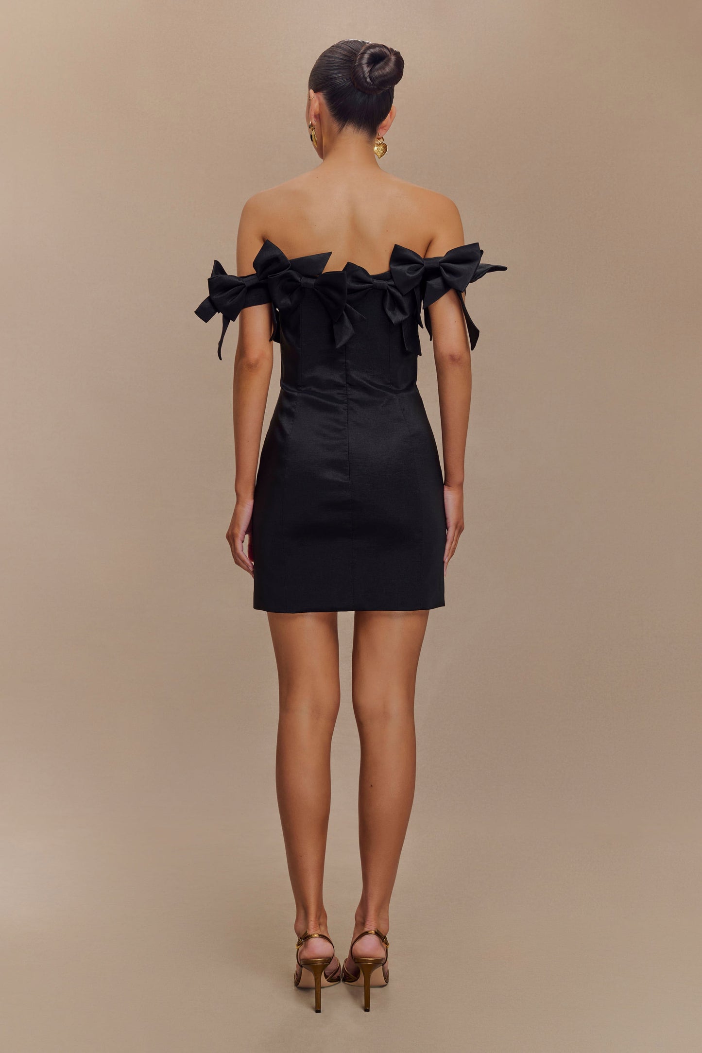 Vestido Mini Sin Espalda con Lazo y Sin Mangas de Rosa - Negro