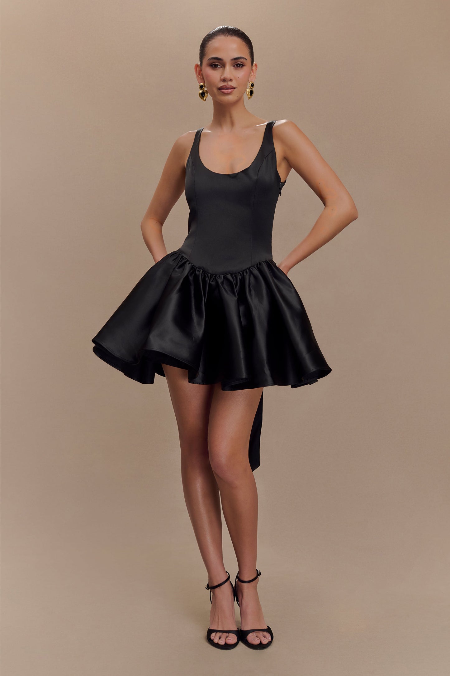 Vestido Mini de Satín Felicia con Moño - Negro