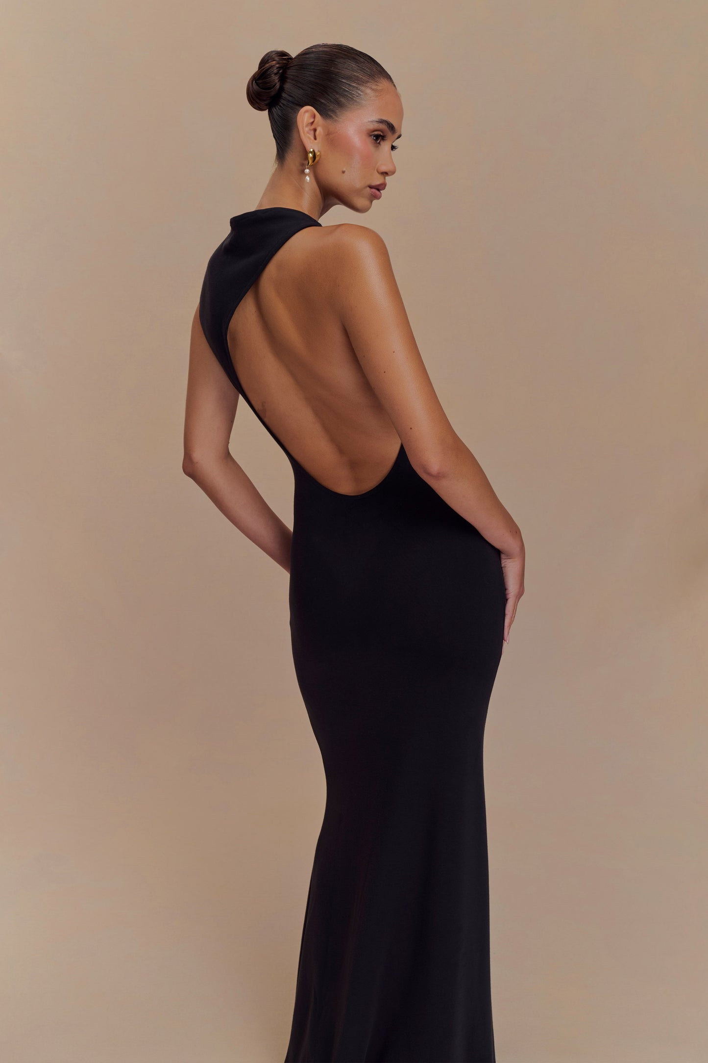 Vestido largo maxi con corte en jersey de buceo Katerina en negro