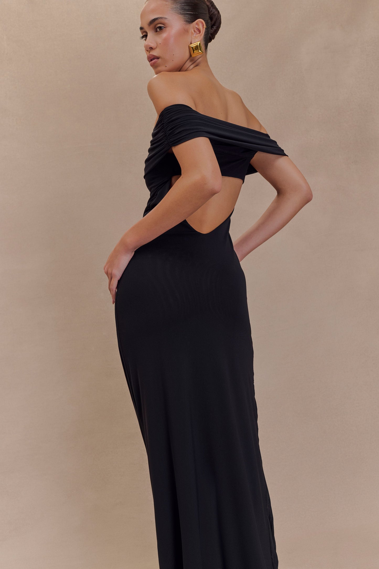 Vestido largo con malla y hombros descubiertos Audrey - Negro