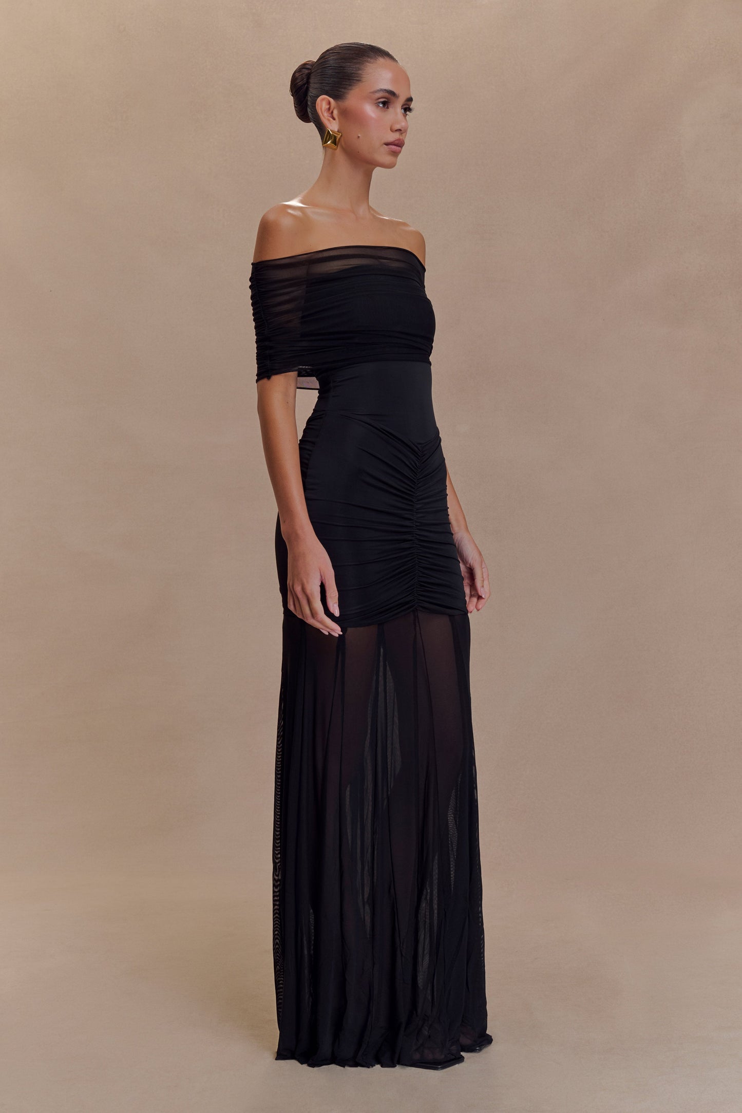 Vestido largo de verano negro con escote caída y malla Caspian Slinky