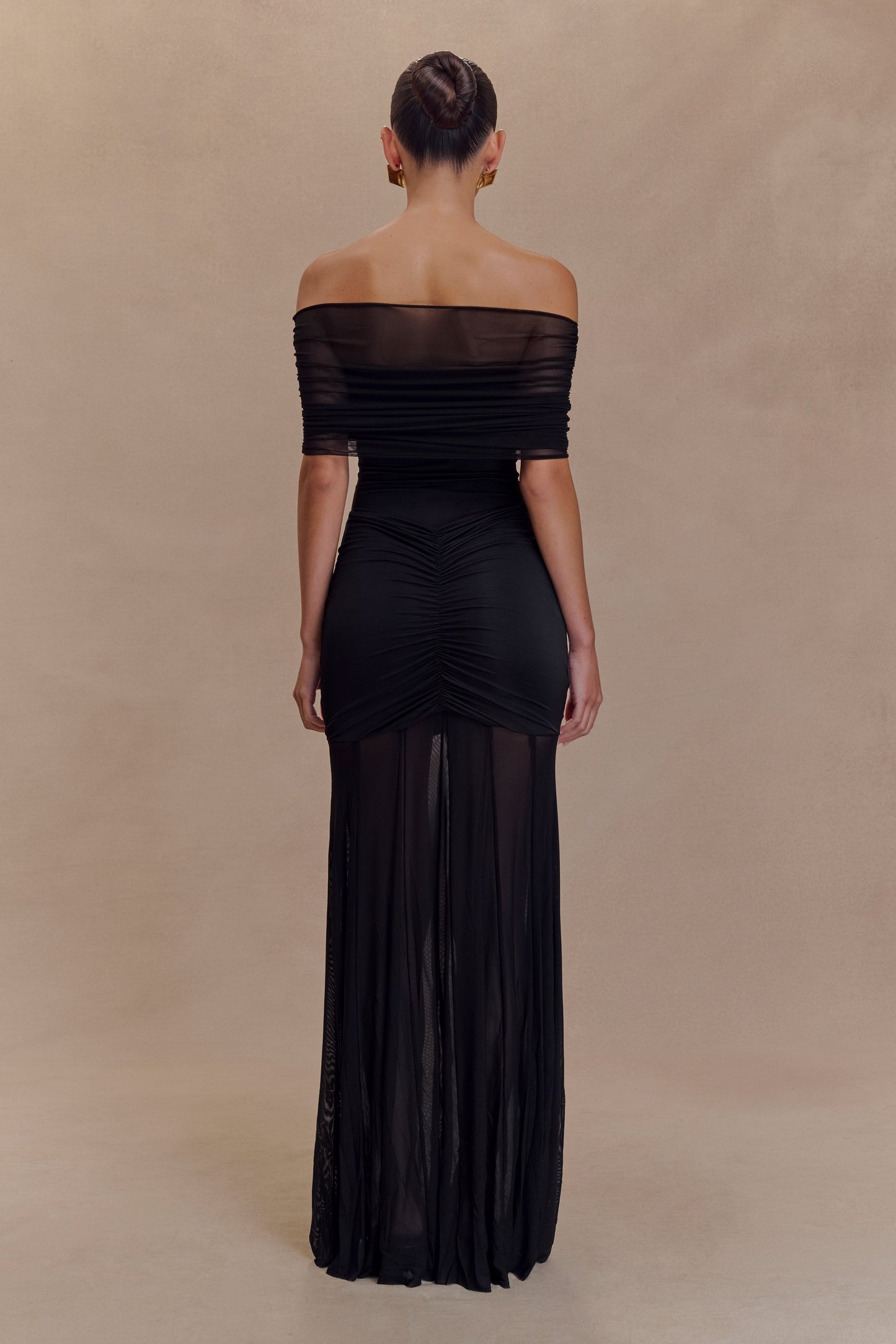 Vestido largo de verano negro con escote caída y malla Caspian Slinky
