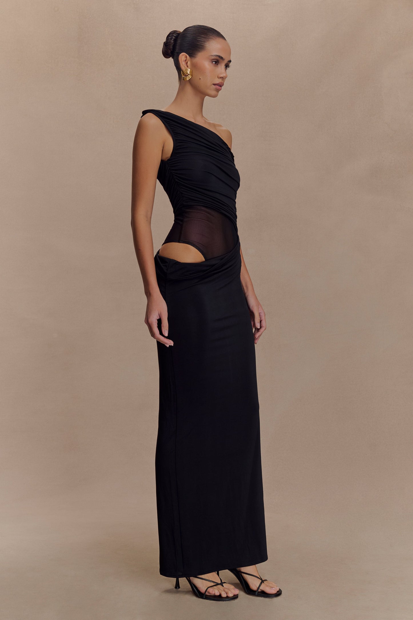 Vestido largo tipo slip de un hombro Callen en negro