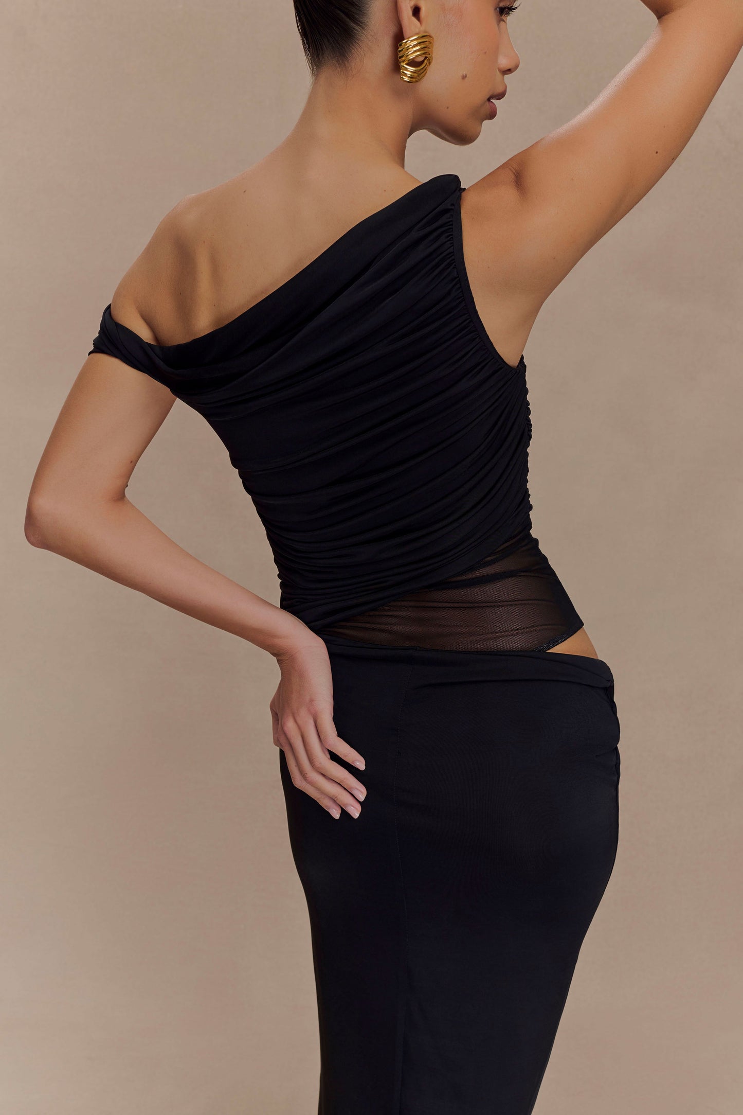 Vestido largo tipo slip de un hombro Callen en negro