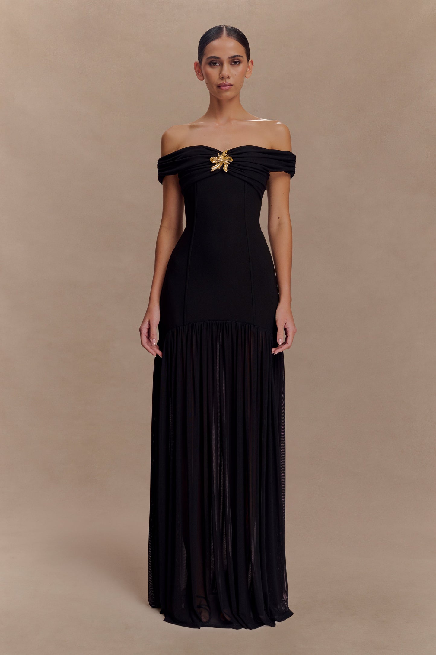 Vestido largo maxi de crepé con hombros caídos Kellie - Negro