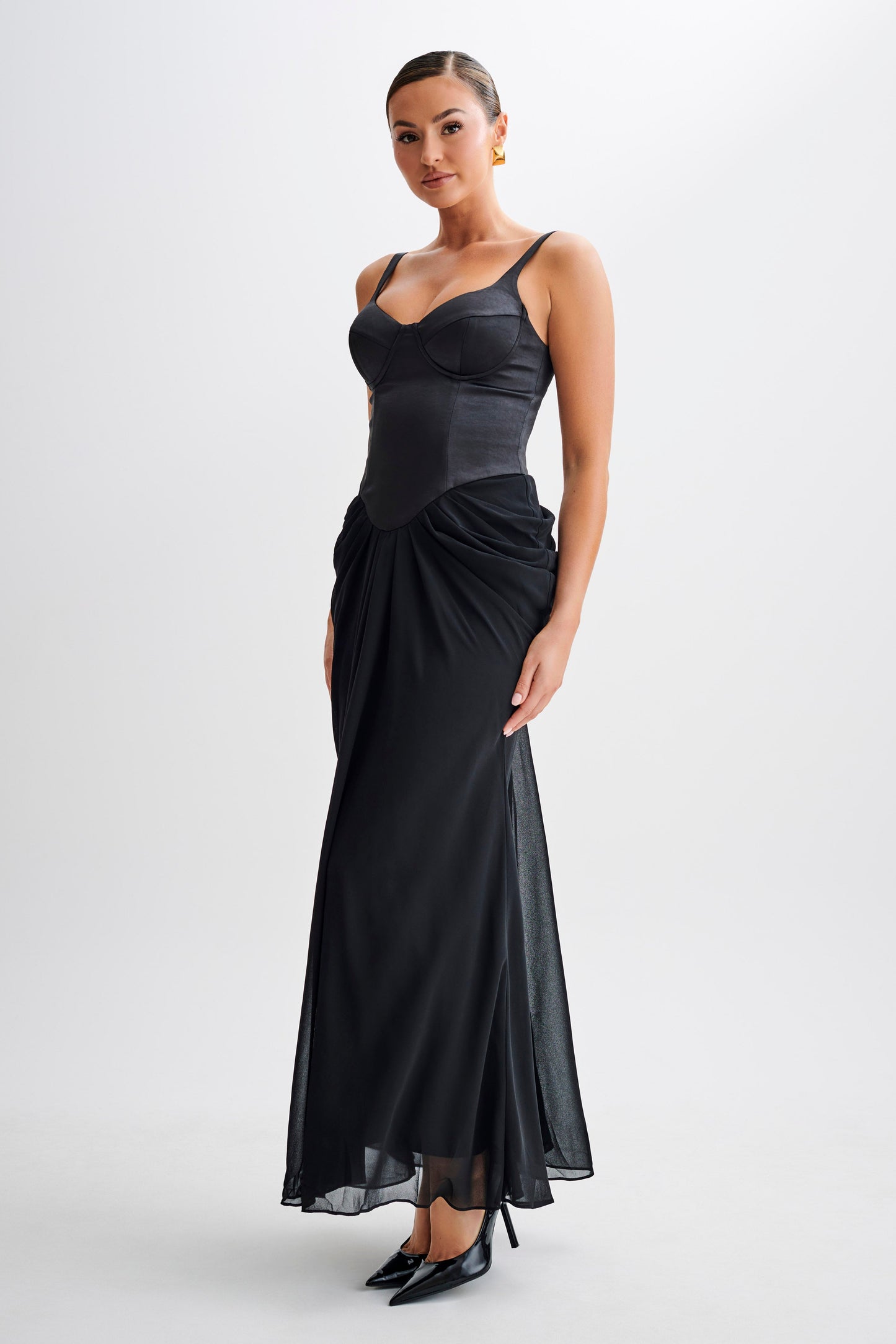 Vestido largo de corsé de satén Leila en negro
