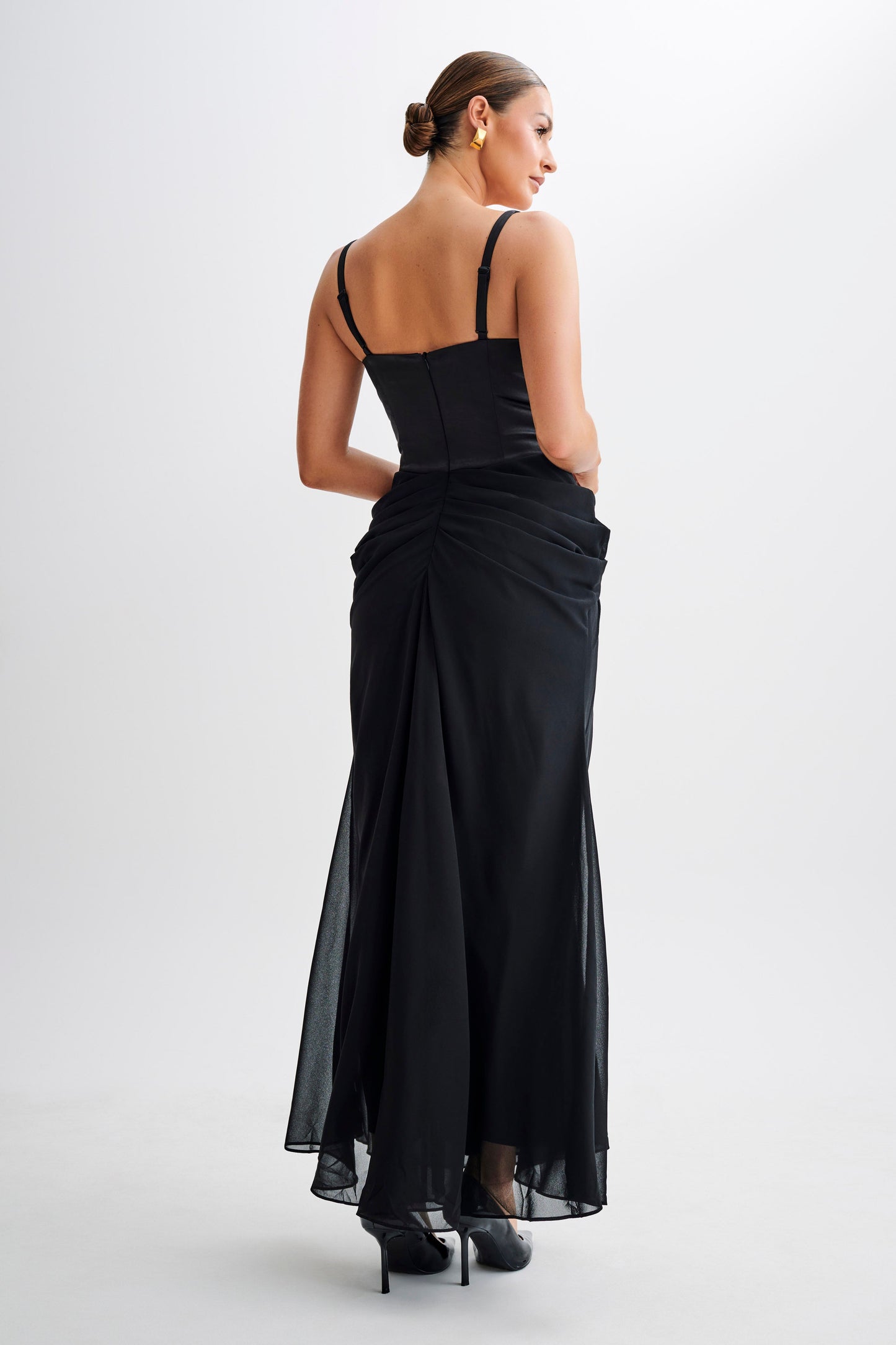 Vestido largo de corsé de satén Leila en negro