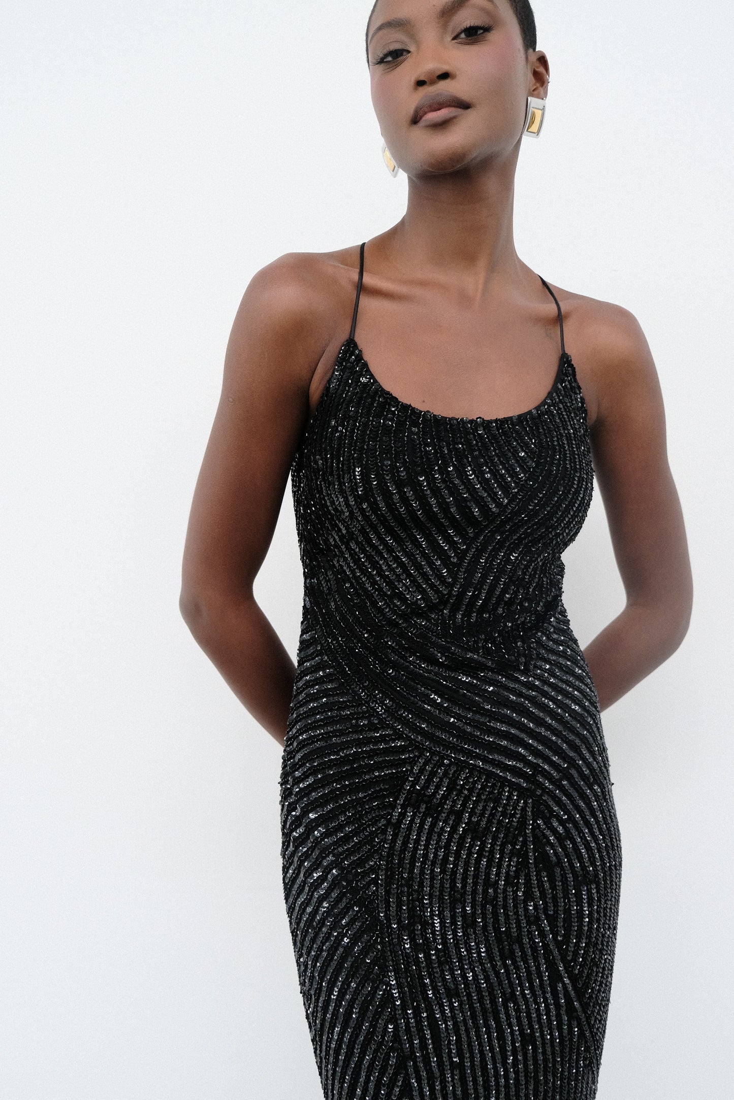Vestido largo con lentejuelas en negro