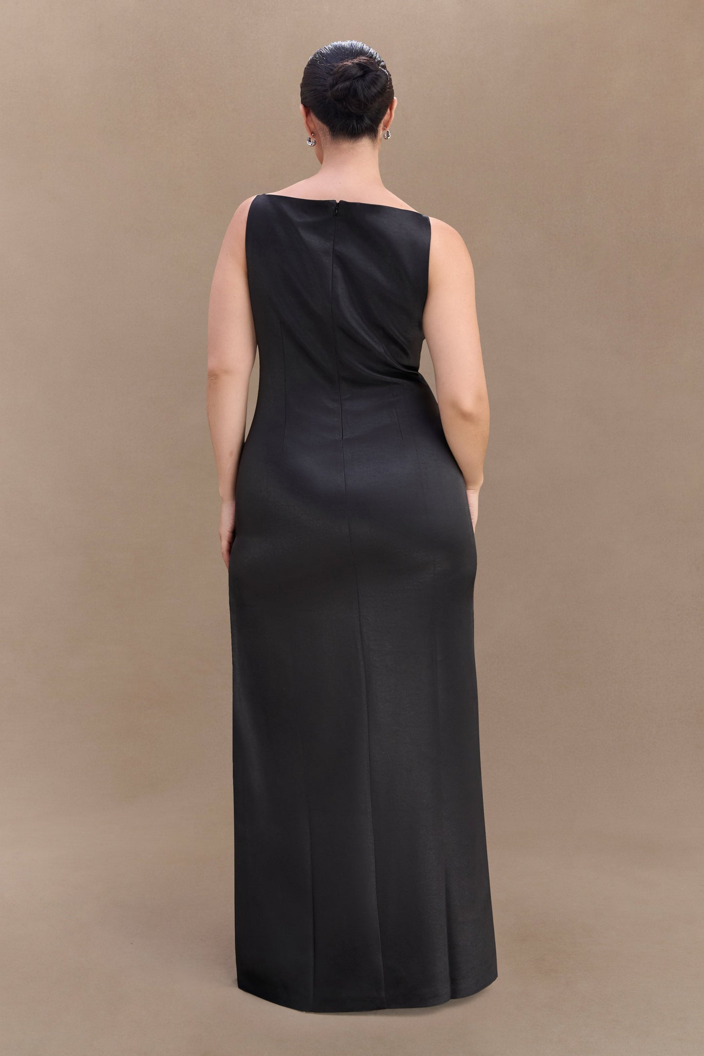 Vestido largo de satén sin mangas color violeta - negro