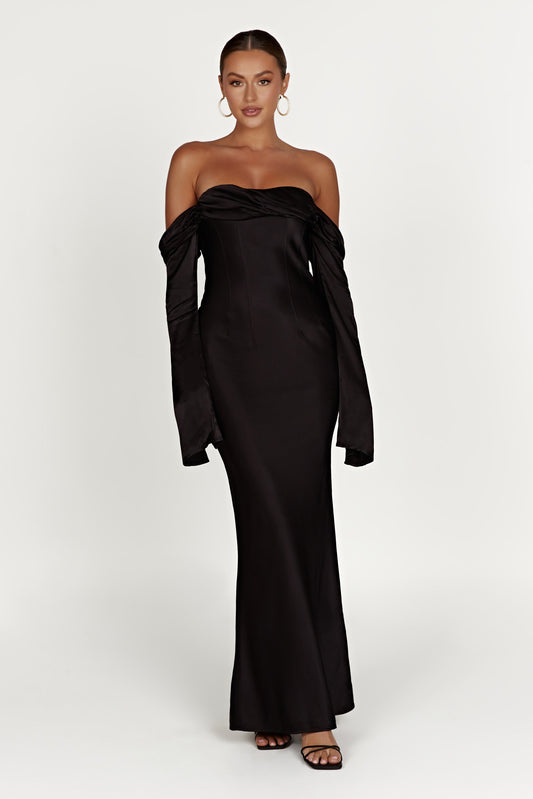 Vestido maxi negro con escote barco y drapeado de hombro a hombro Giselle