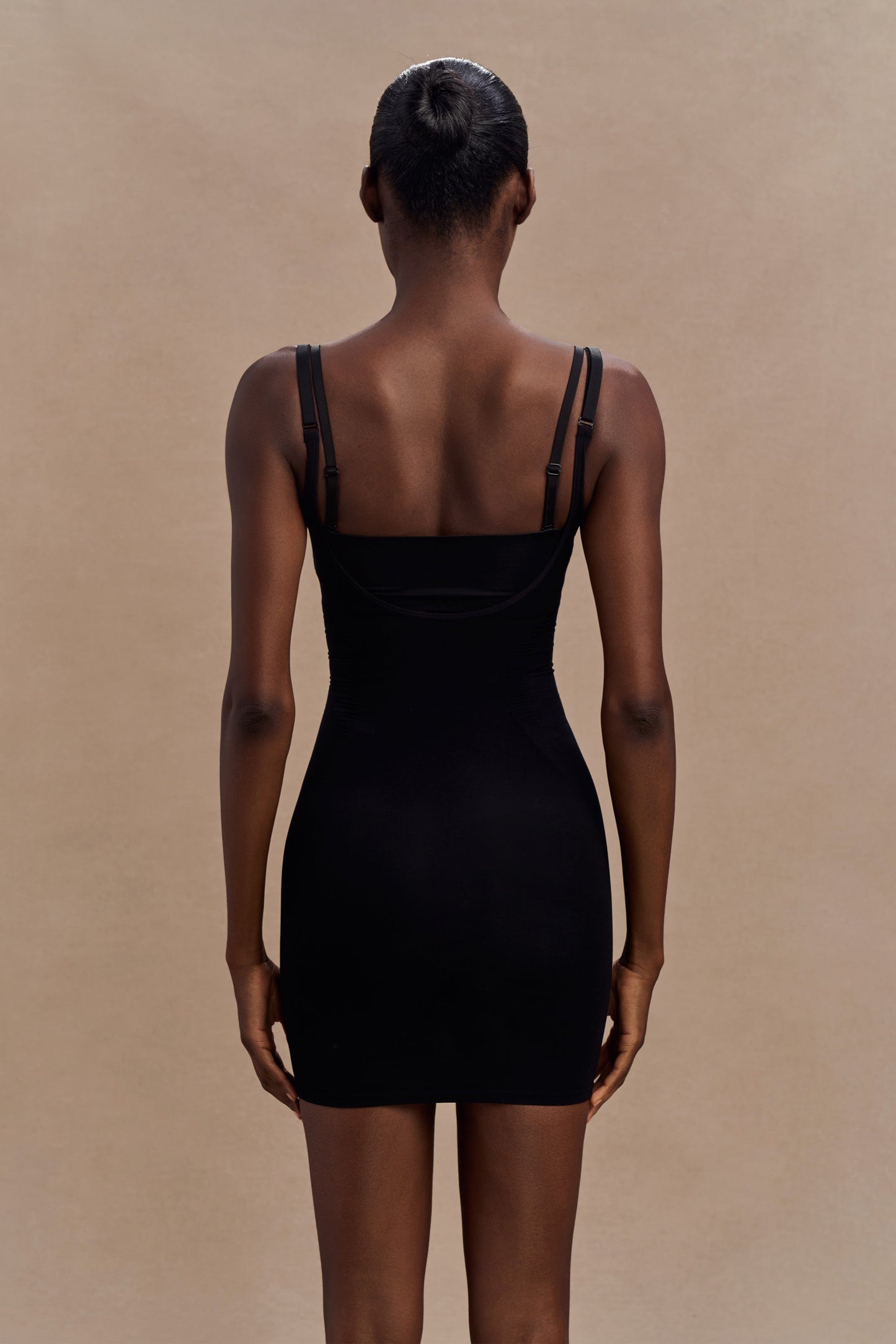 Vestido mini moldeador sin espalda Jocelyn - Negro