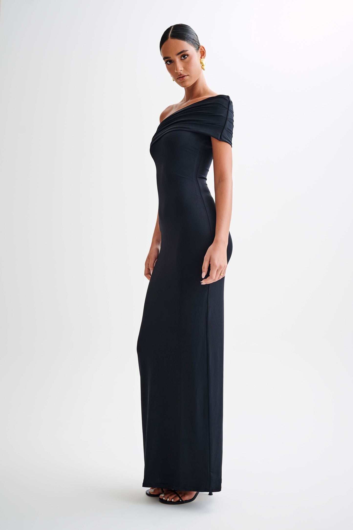 Vestido largo ajustado sin hombros Cassandra - Negro