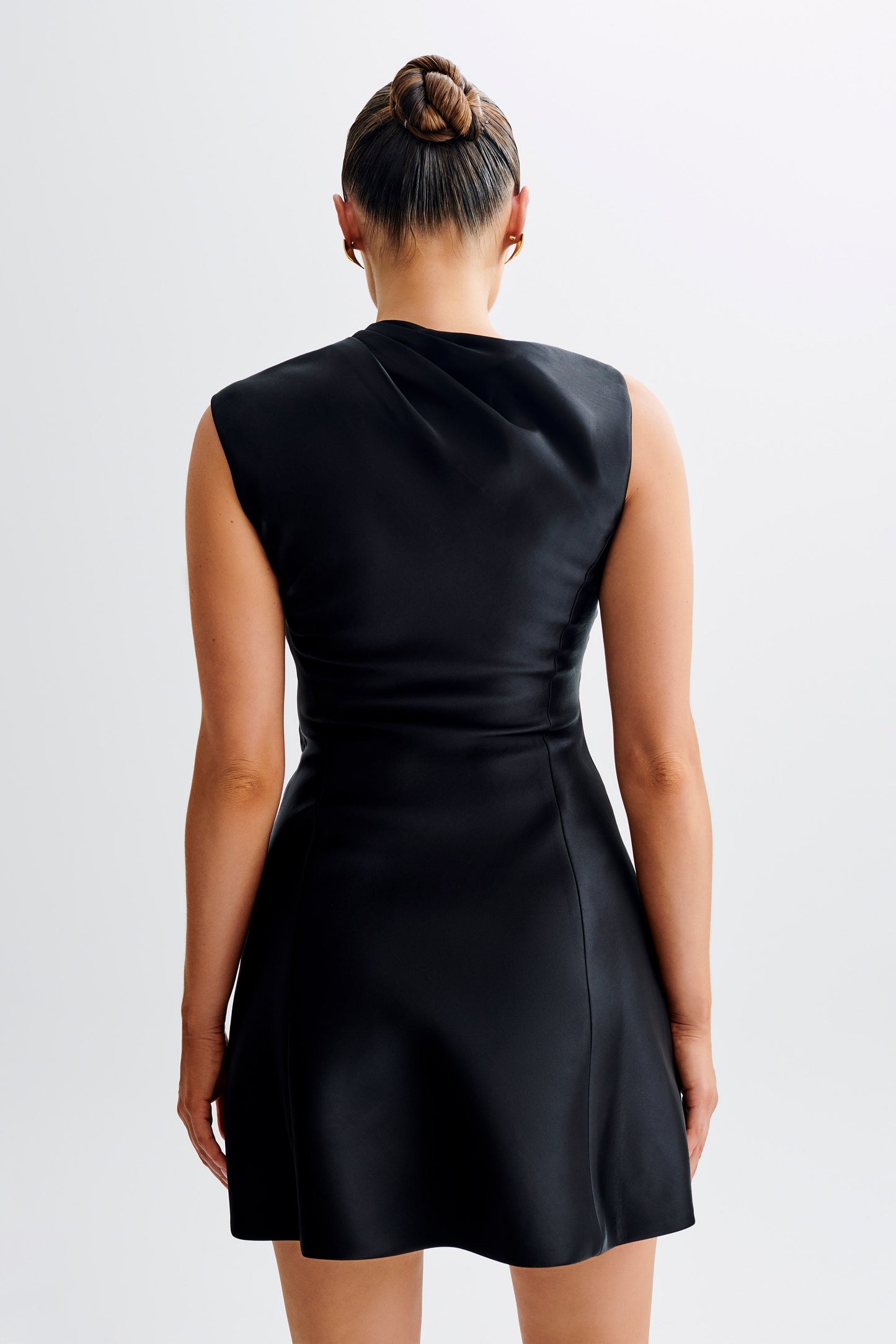 Vestido Mini Estructurado de Satén Granger - Negro