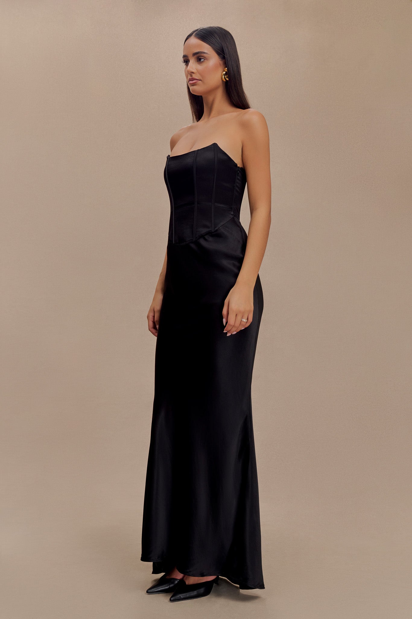 Vestido largo sin tirantes de satén Harlow - Negro