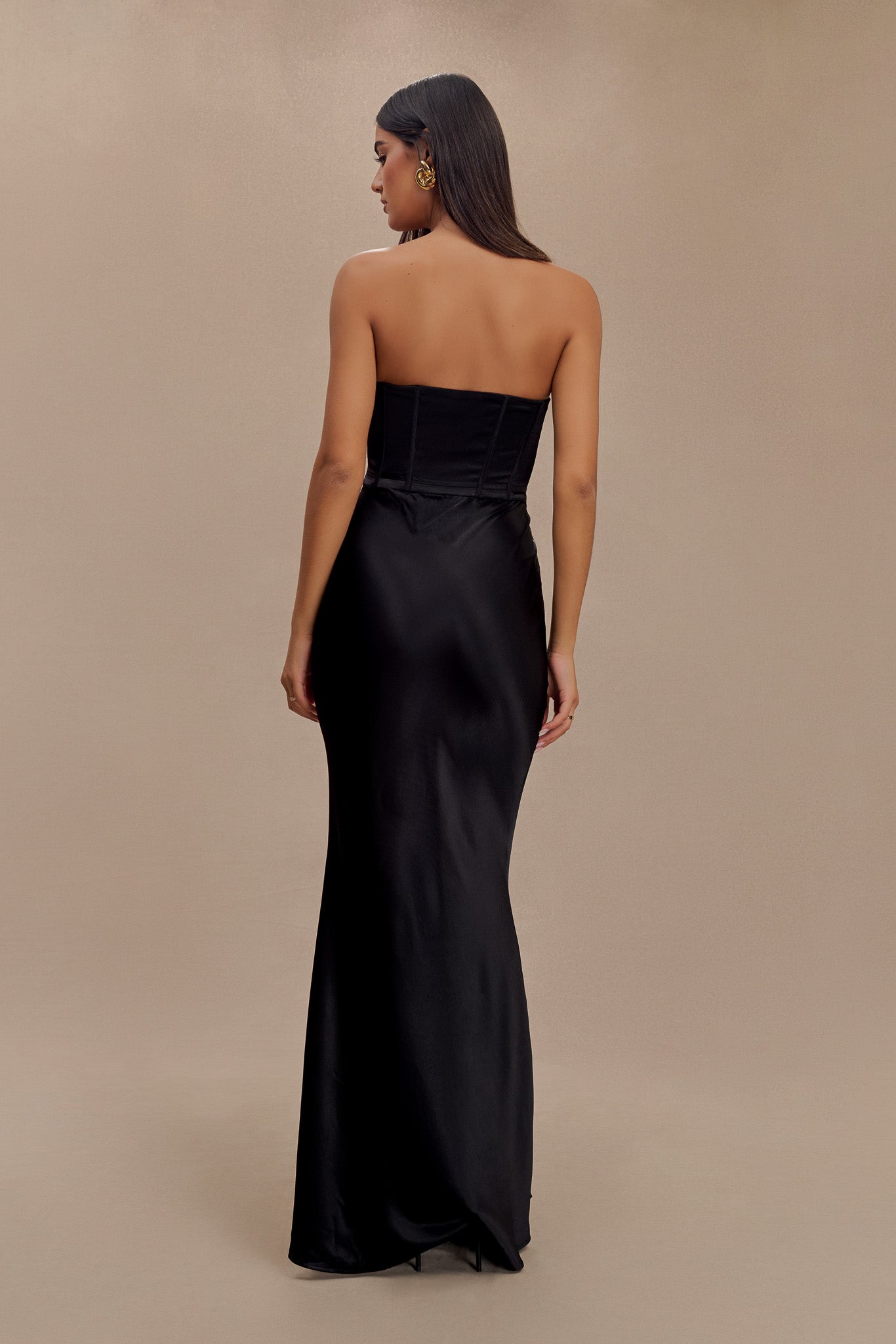 Vestido largo sin tirantes de satén Harlow - Negro