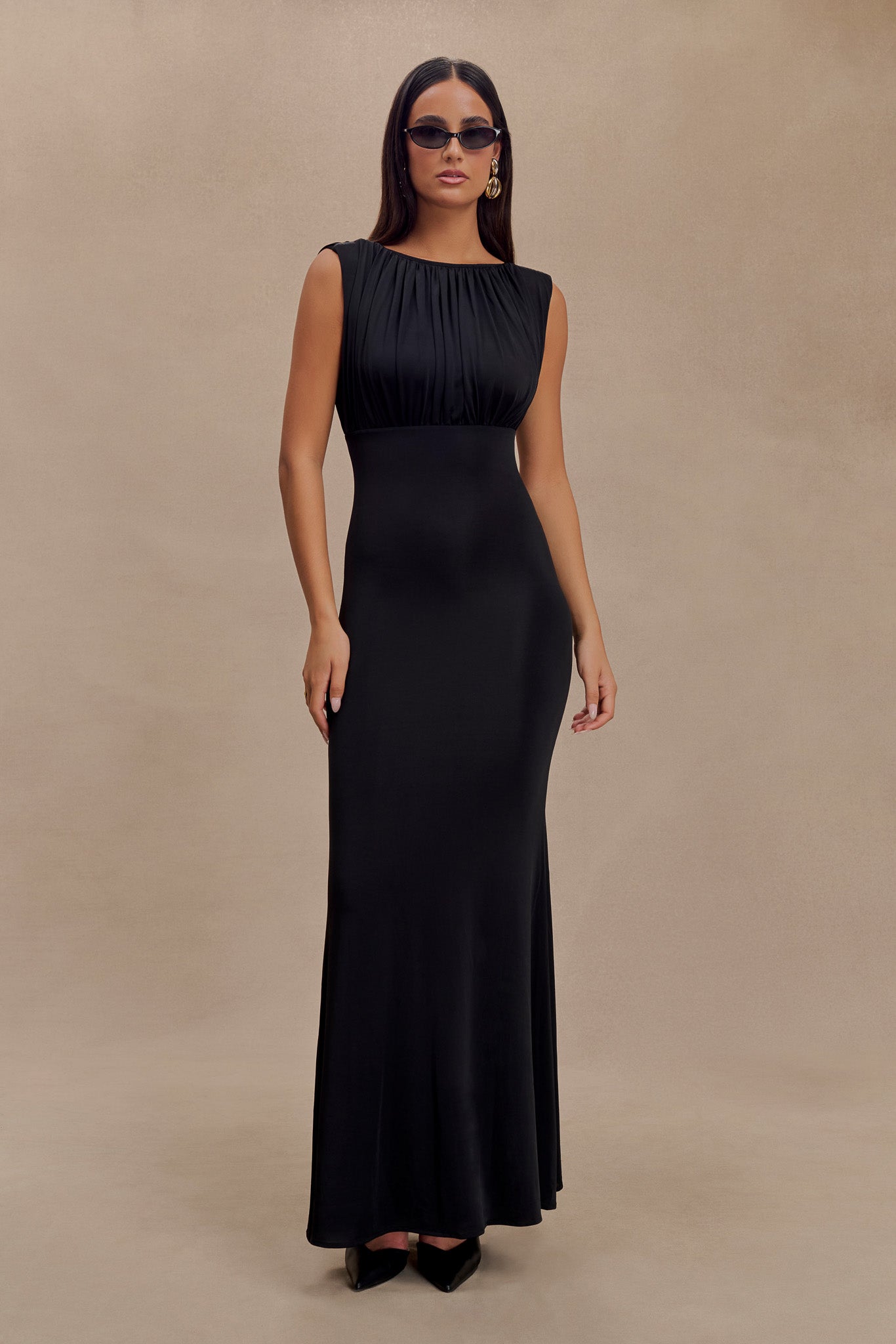 Vestido largo tipo sirena Malia con frunces en negro