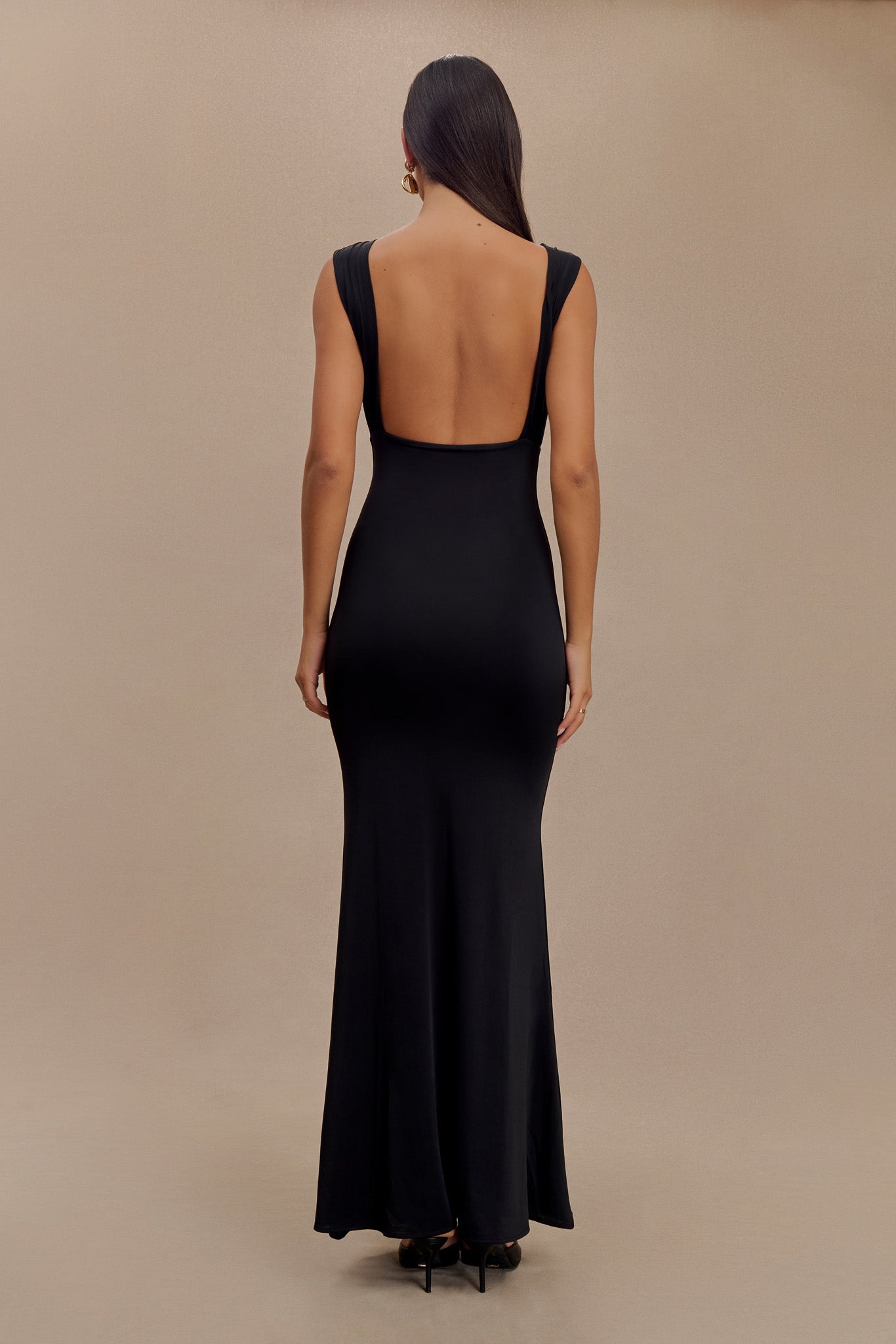 Vestido largo tipo sirena Malia con frunces en negro