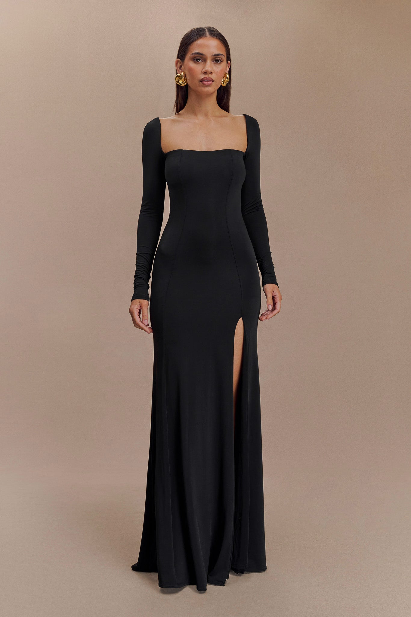 Vestido maxi de manga larga Desirie Slinky con abertura - Negro