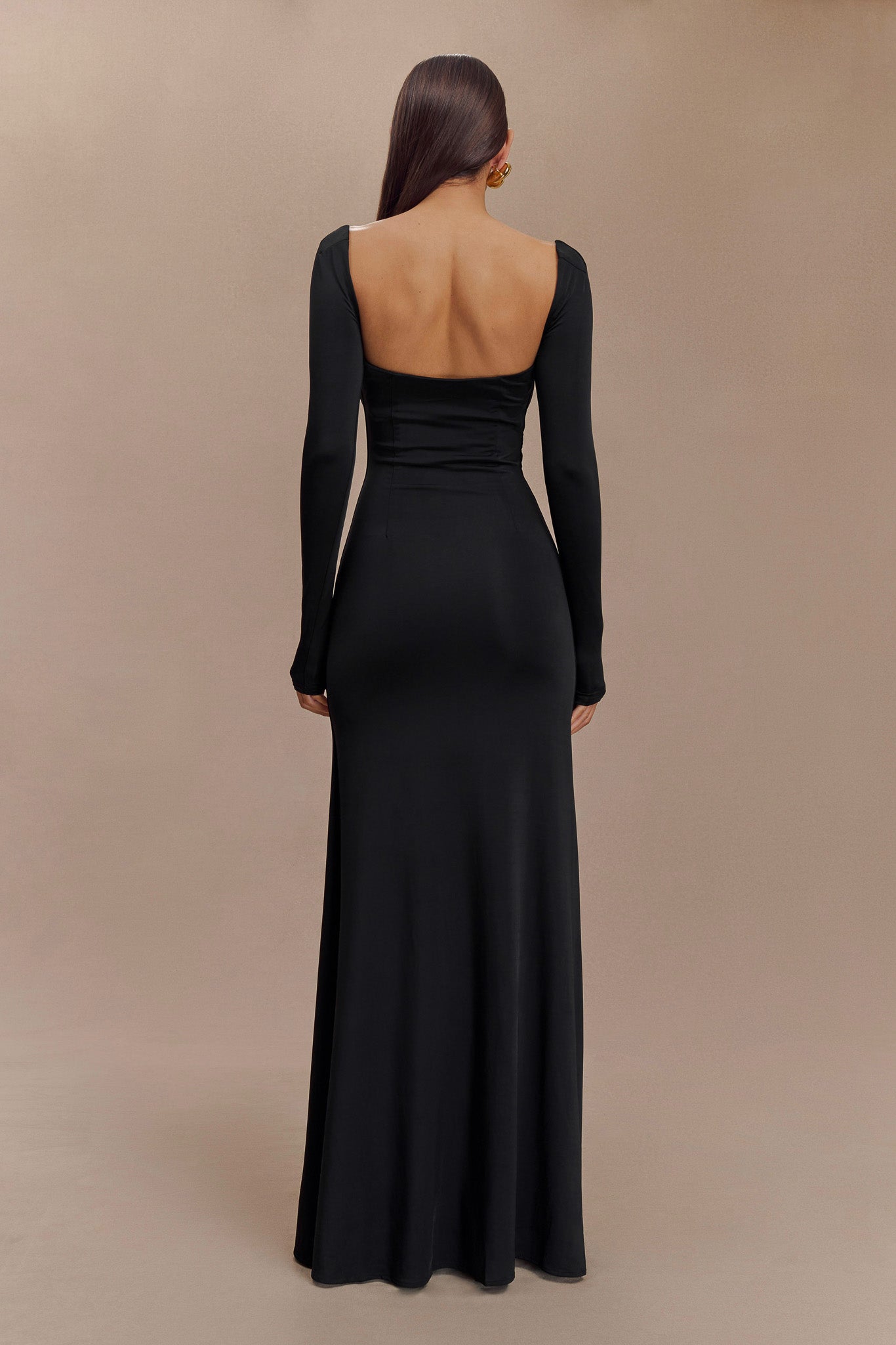 Vestido maxi de manga larga Desirie Slinky con abertura - Negro