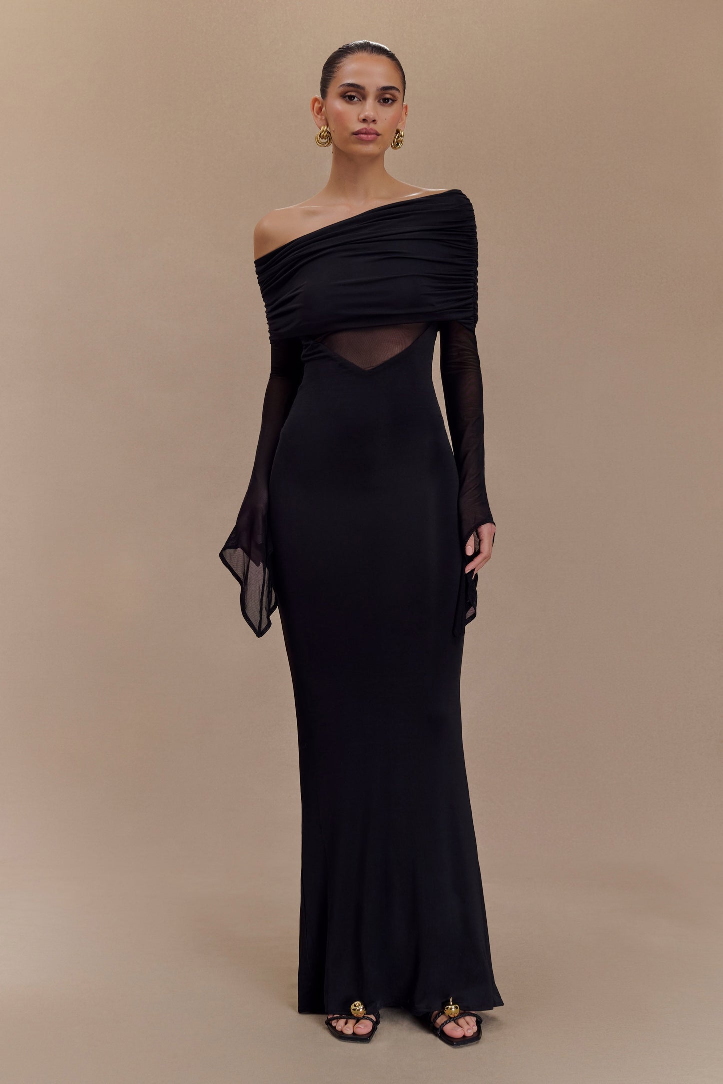 Vestido largo maxi de un solo hombro Kaitlin en silueta halter con malla - Negro