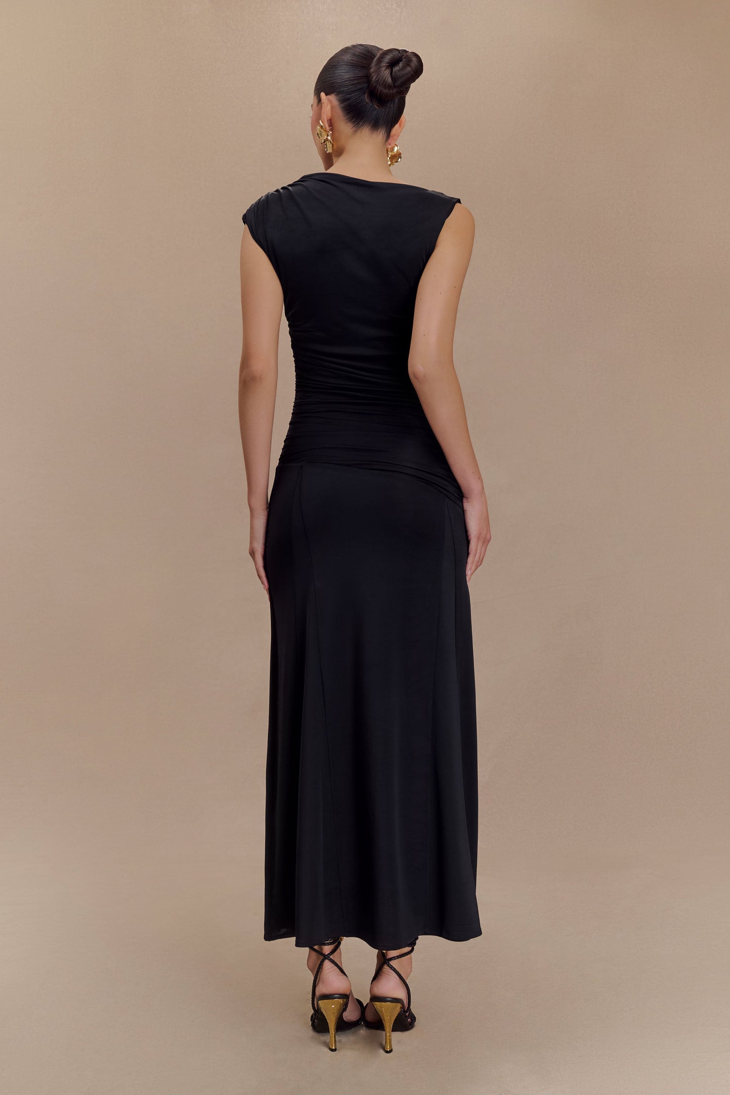 Vestido midi asimétrico Navanna Slinky - Negro