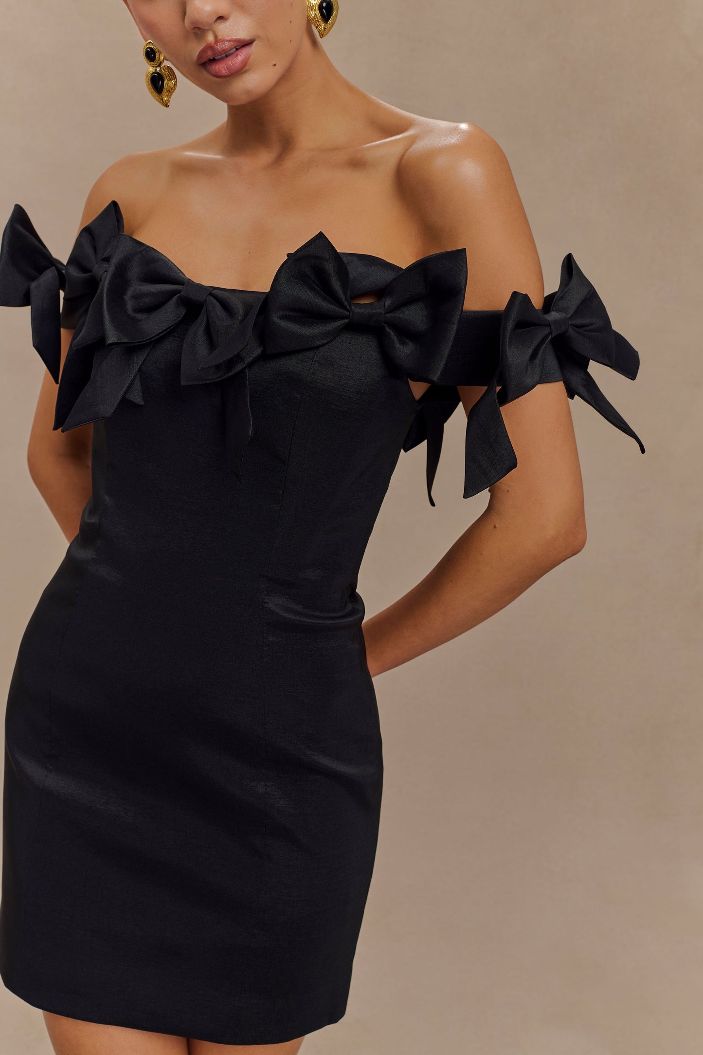 Vestido Mini Sin Espalda con Lazo y Sin Mangas de Rosa - Negro
