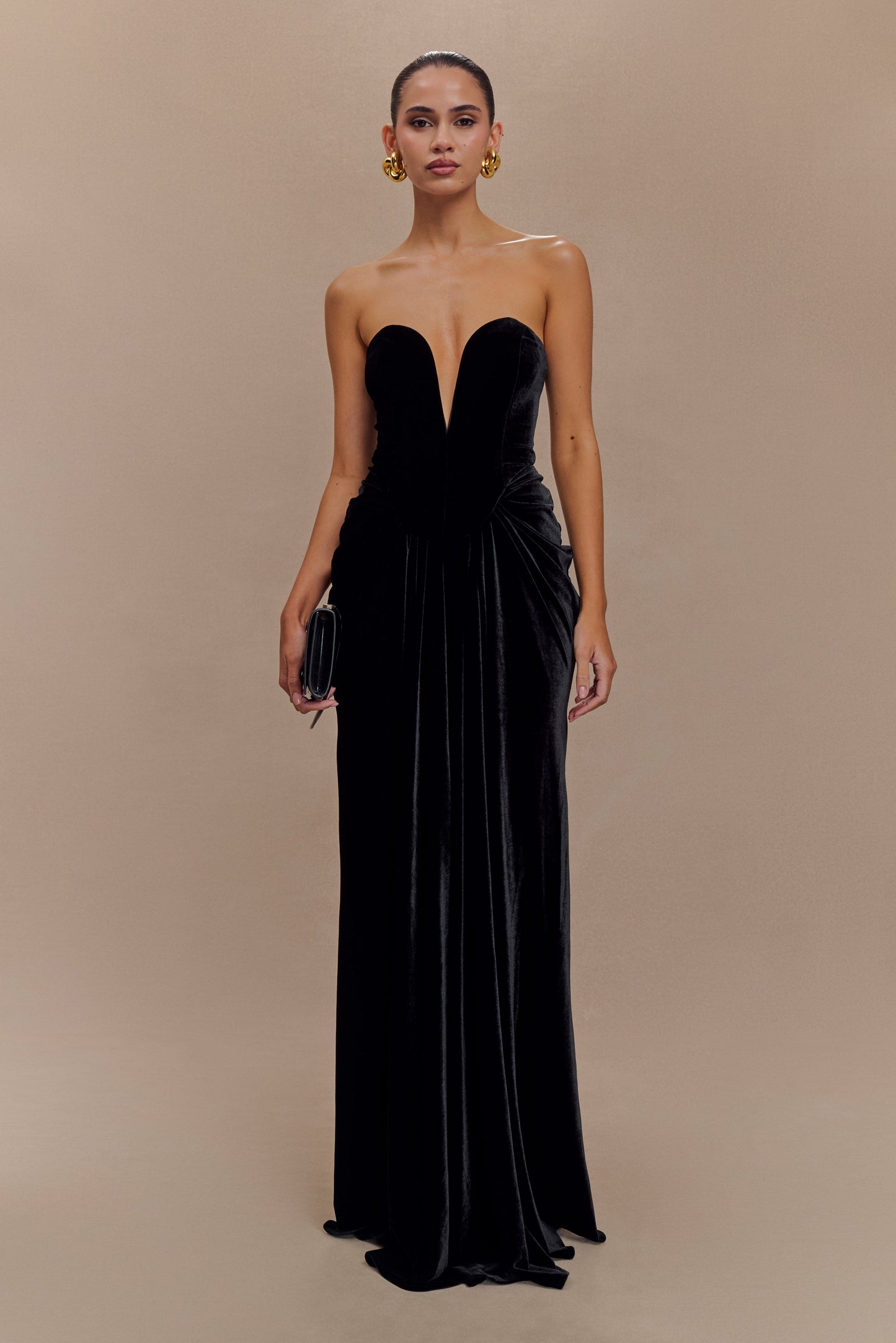 Vestido largo sin tirantes de terciopelo Paige - Negro