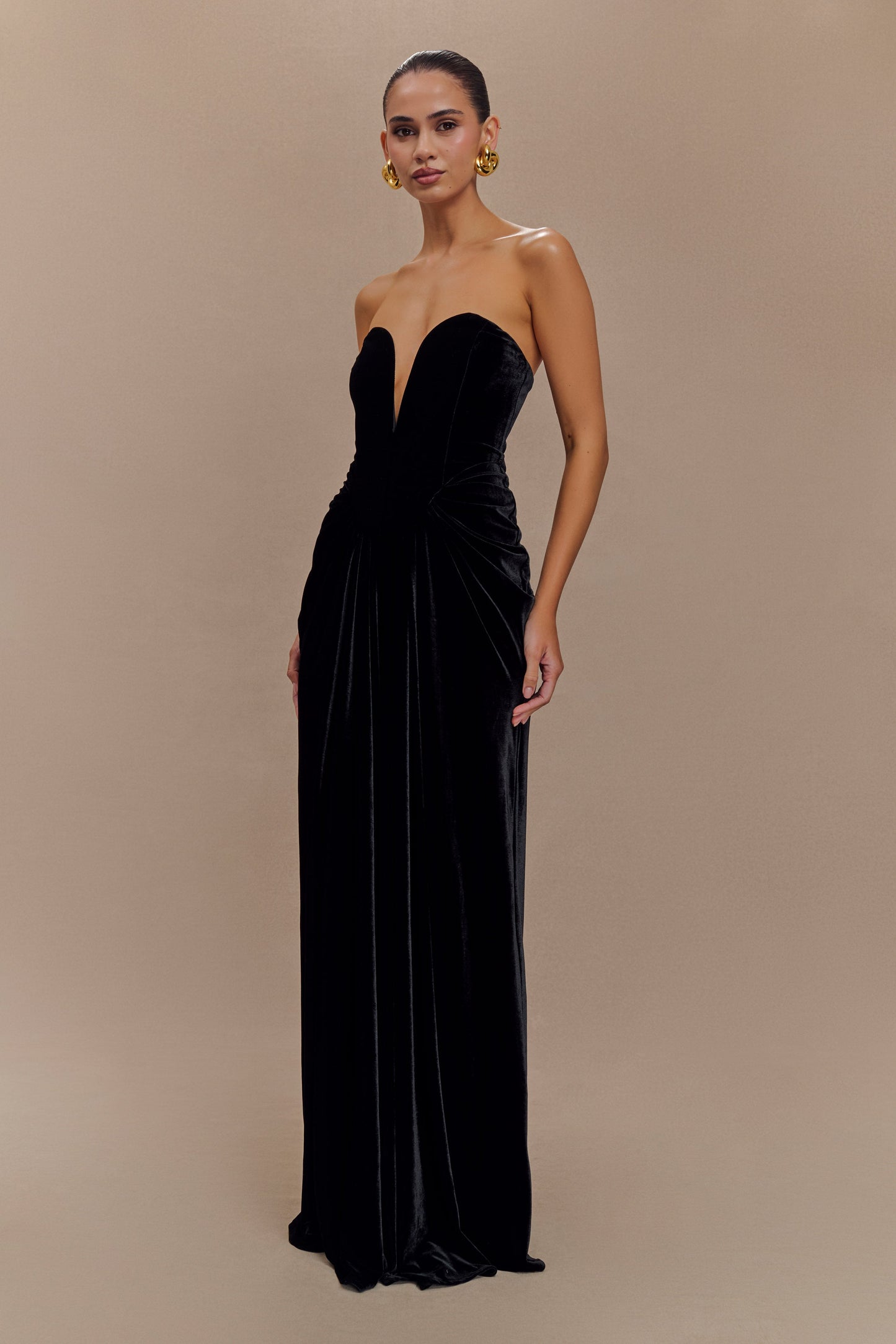 Vestido largo sin tirantes de terciopelo Paige - Negro