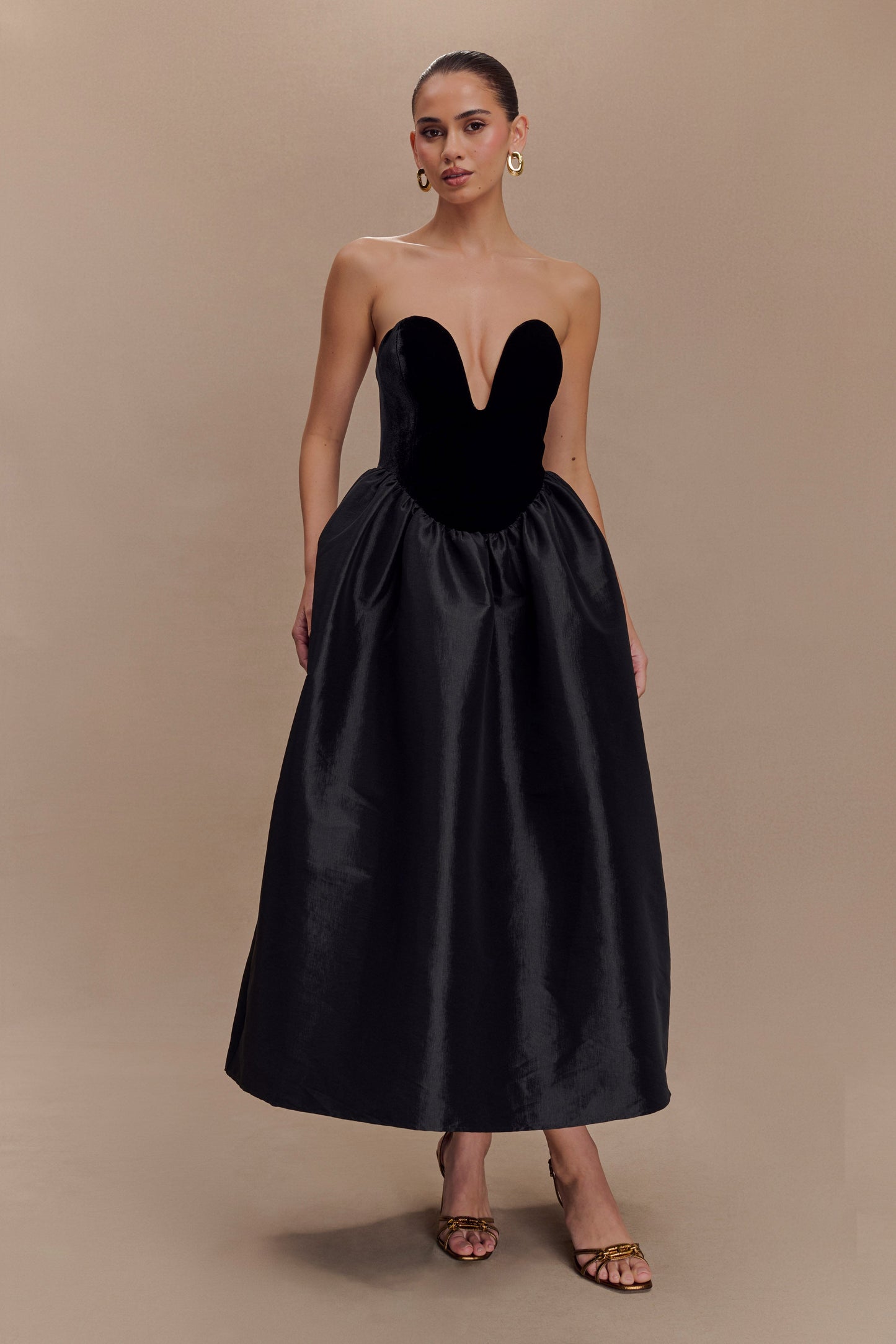 Vestido midi sin tirantes de terciopelo Flora - Negro