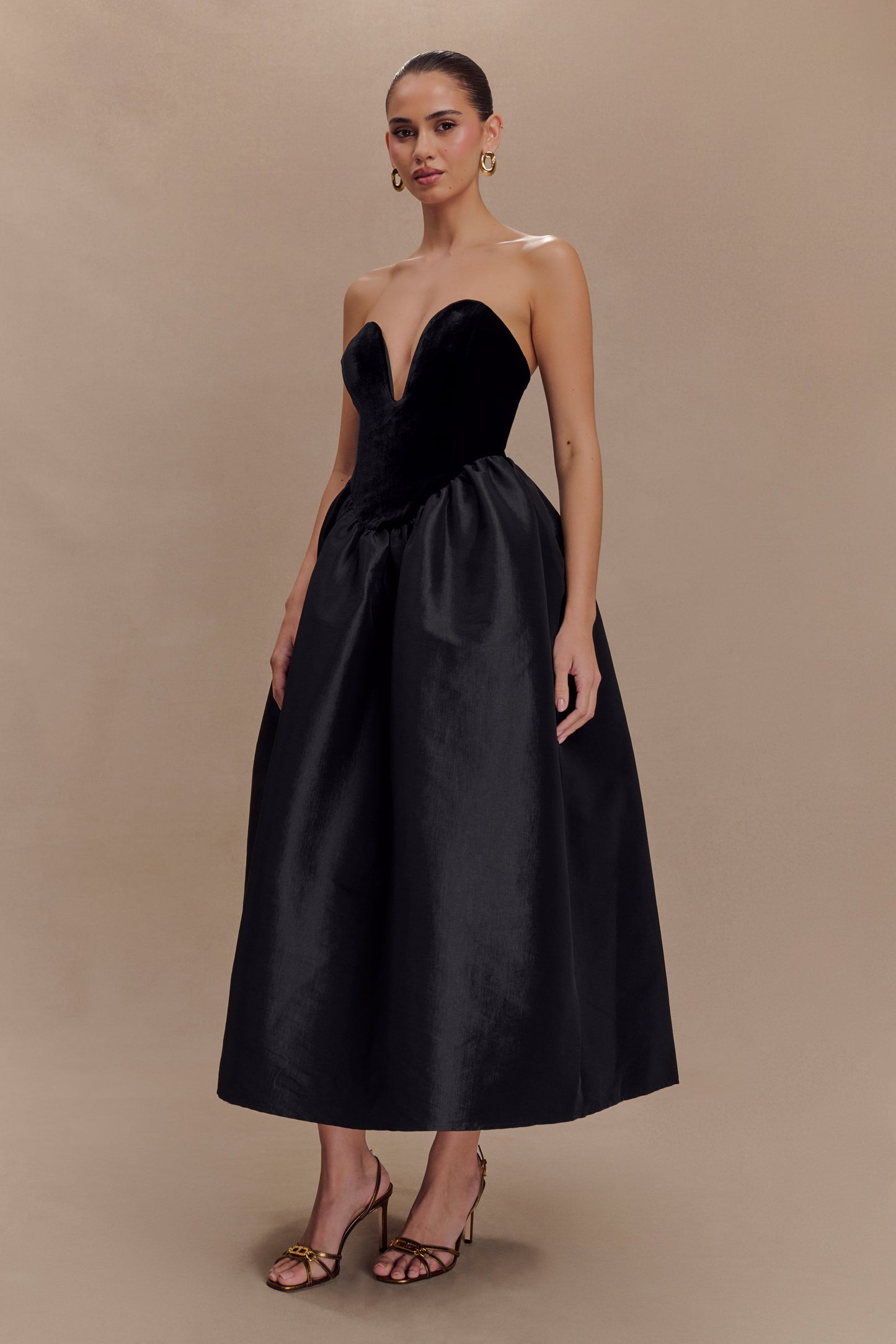 Vestido midi sin tirantes de terciopelo Flora - Negro