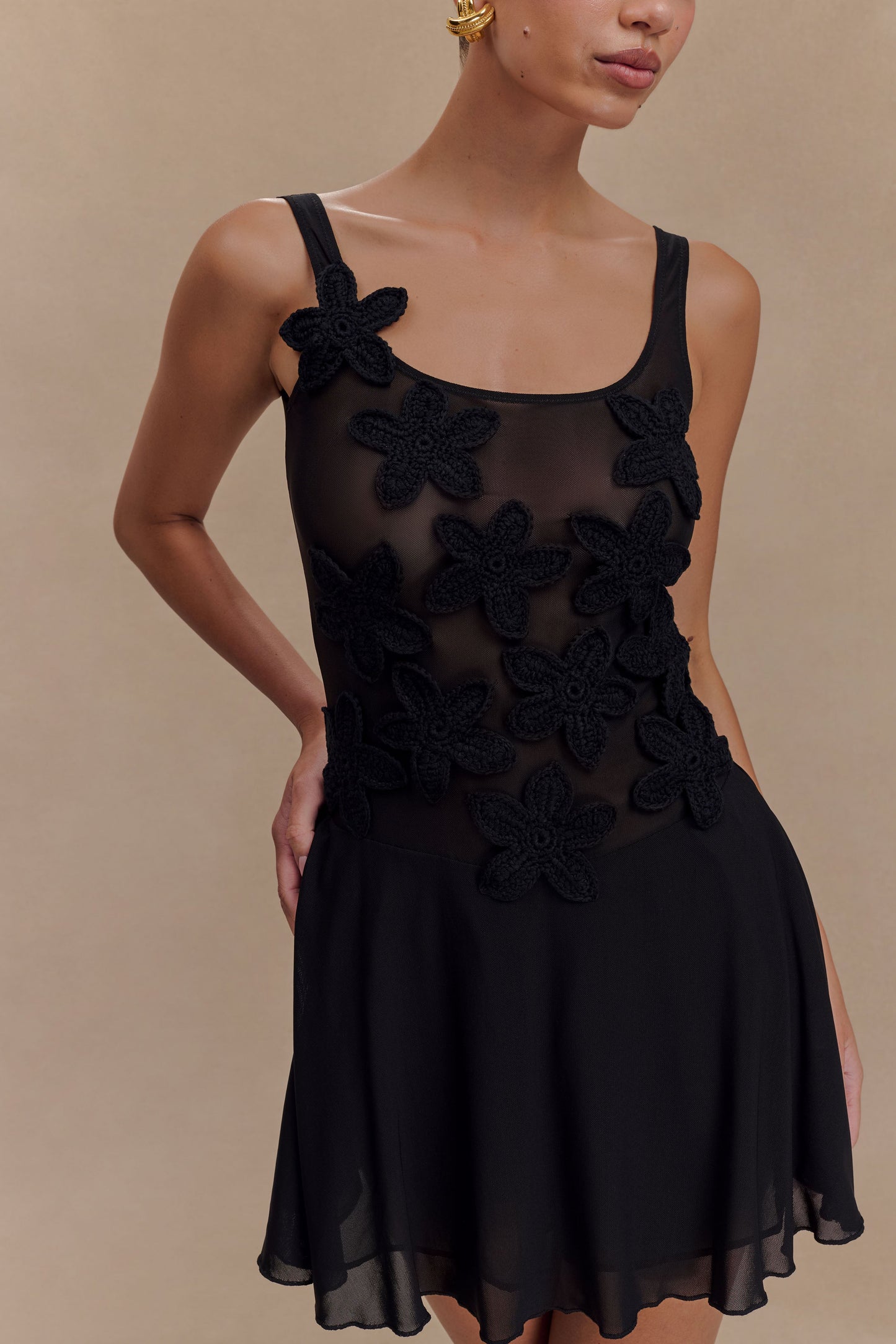 Vestido Mini de Malla Melanie con Flores - Negro