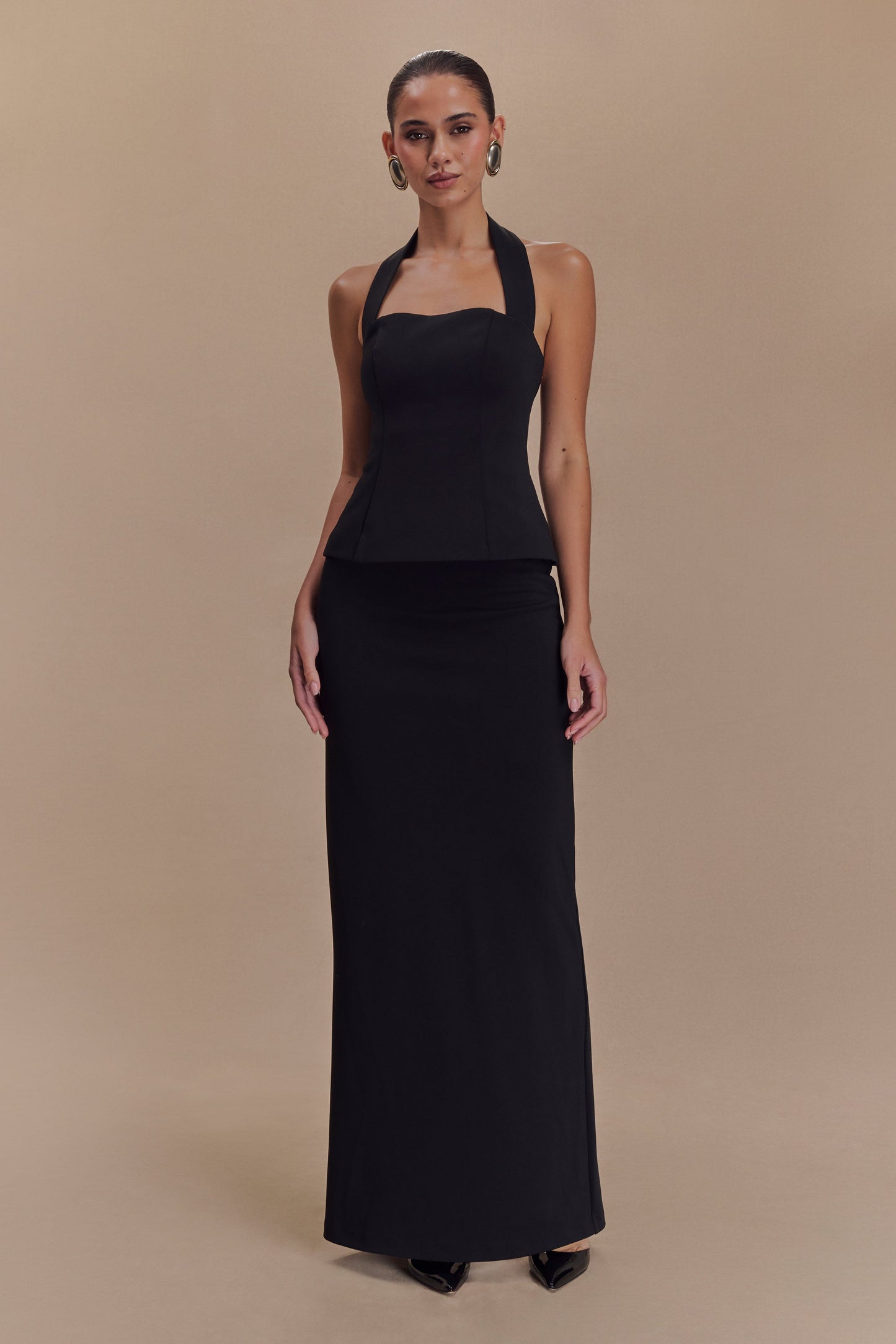 Vestido largo con peplum y escote halter Bertie - Negro