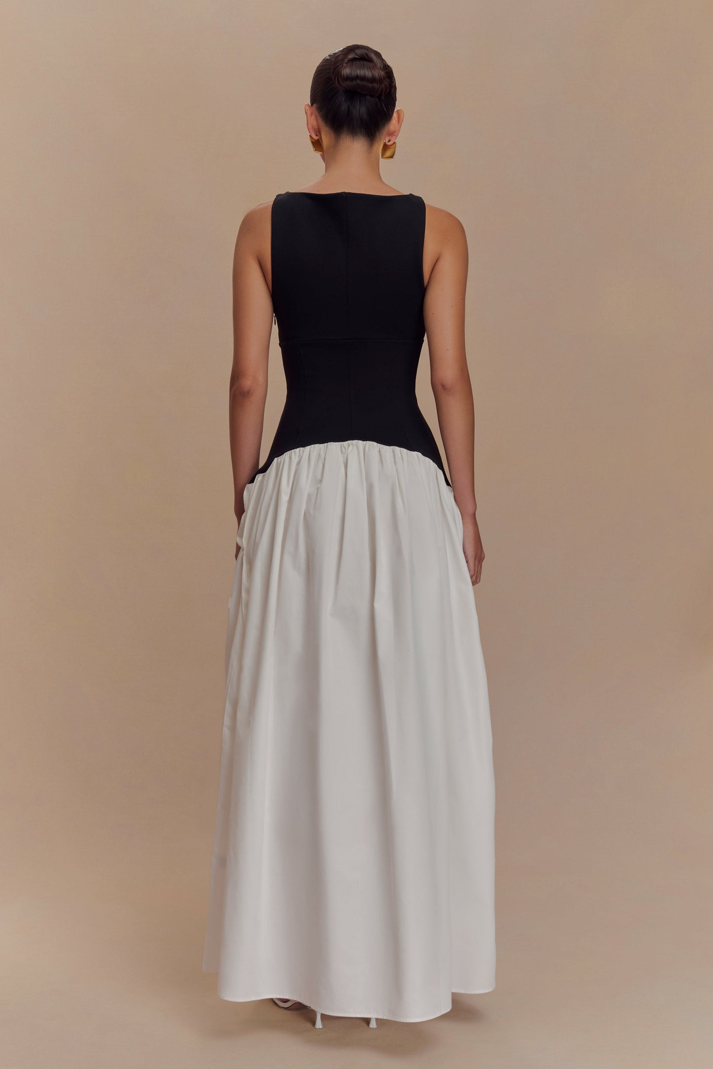 Vestido largo sin mangas de contraste de acacia - Negro/Blanco