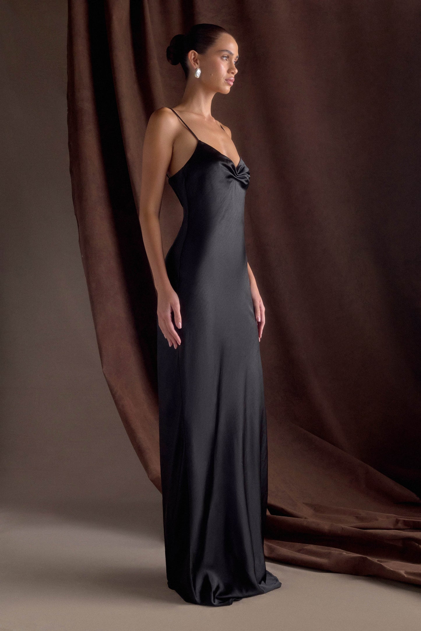 Vestido largo satinado Lilly Sweetheart - Negro