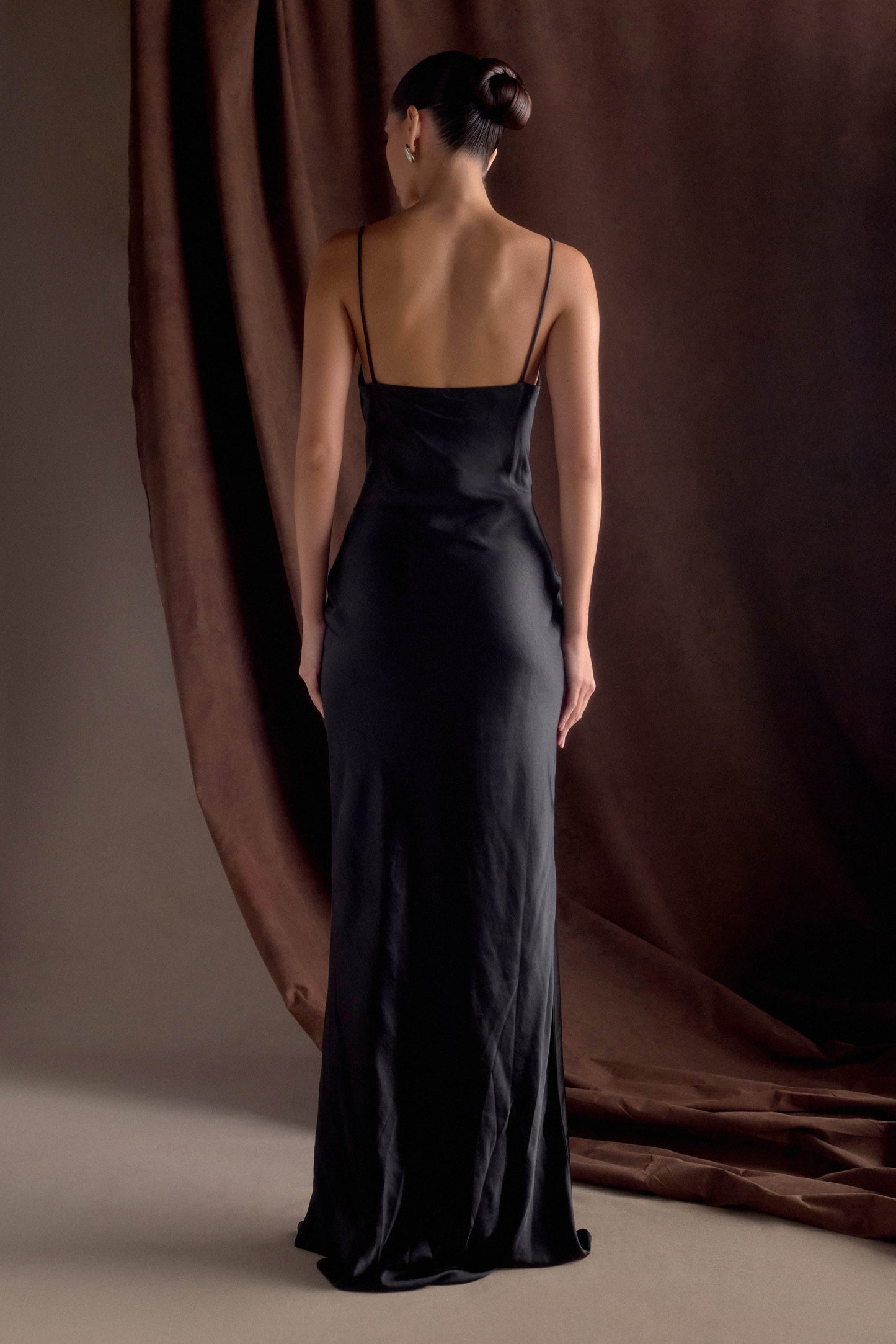 Vestido largo satinado Lilly Sweetheart - Negro
