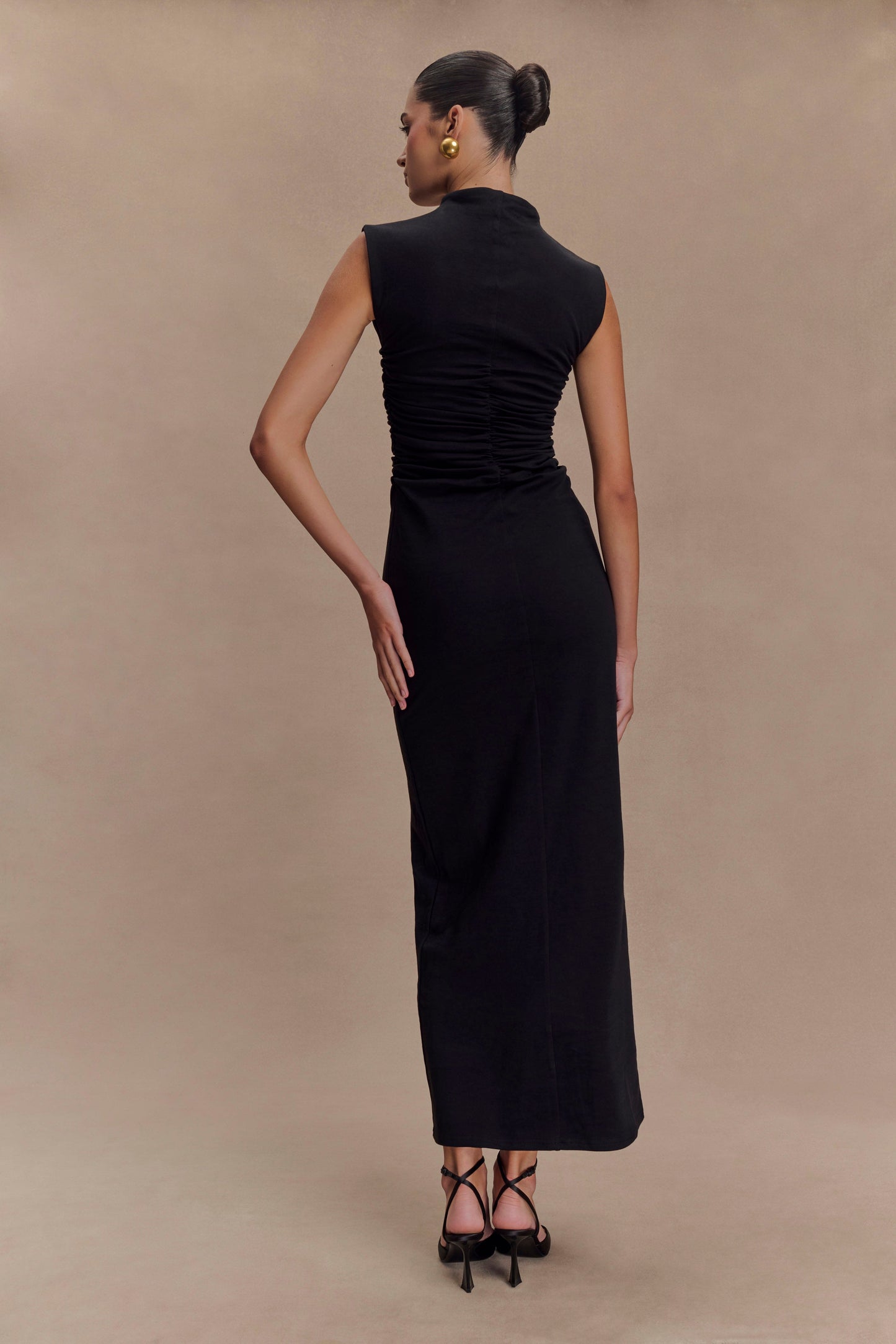 Vestido maxi negro con cuello alto y sin mangas Elliot
