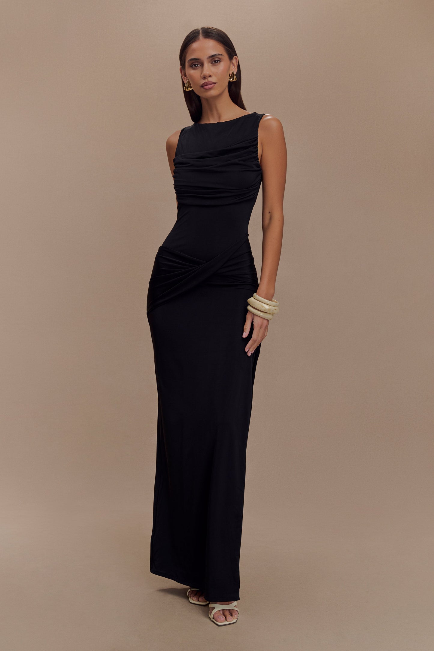 Vestido largo maxi de caída fluida Henley Slinky - Negro