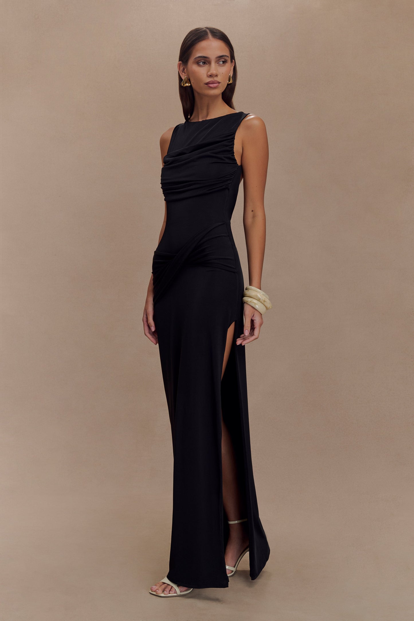 Vestido largo maxi de caída fluida Henley Slinky - Negro