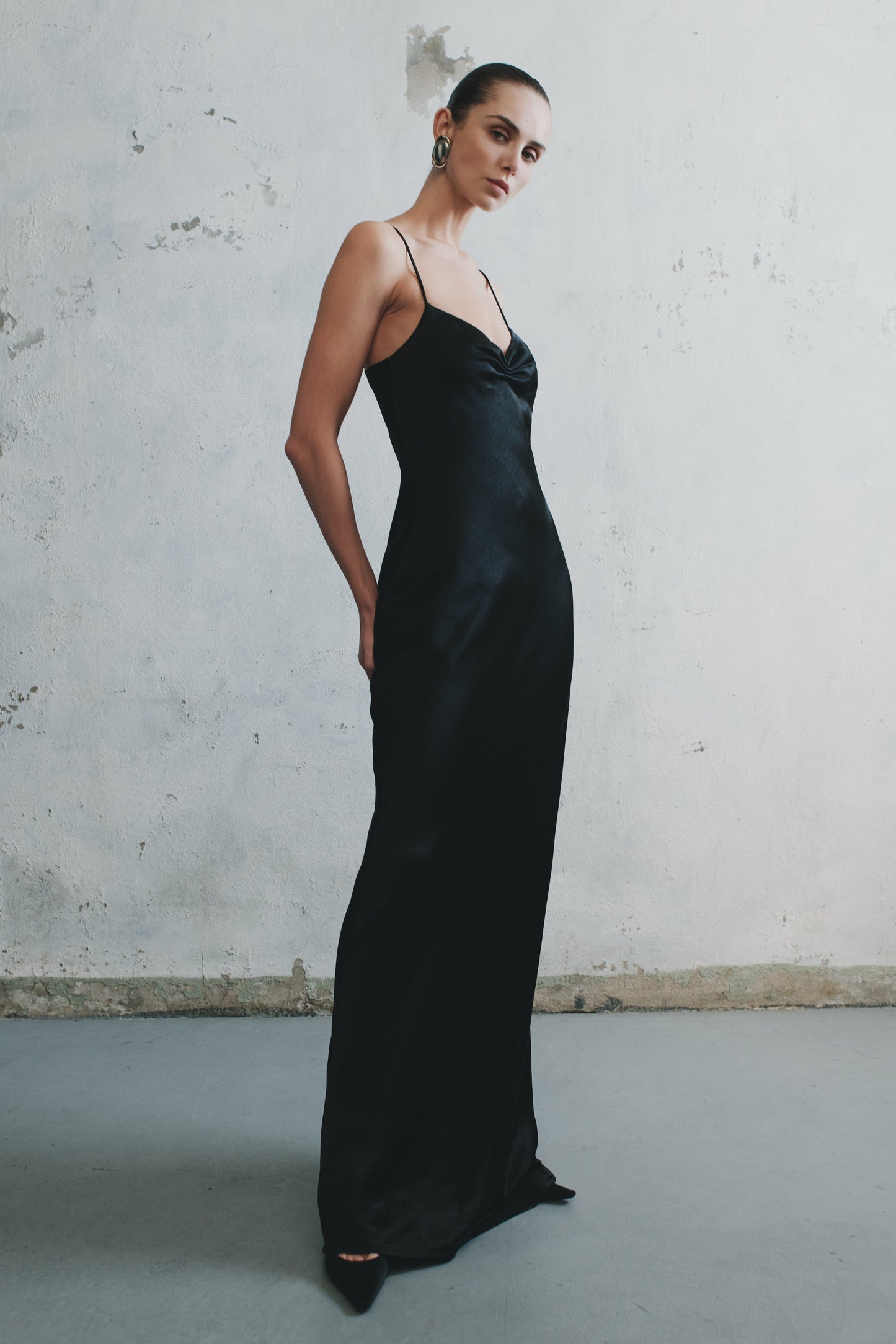 Vestido largo satinado Lilly Sweetheart - Negro